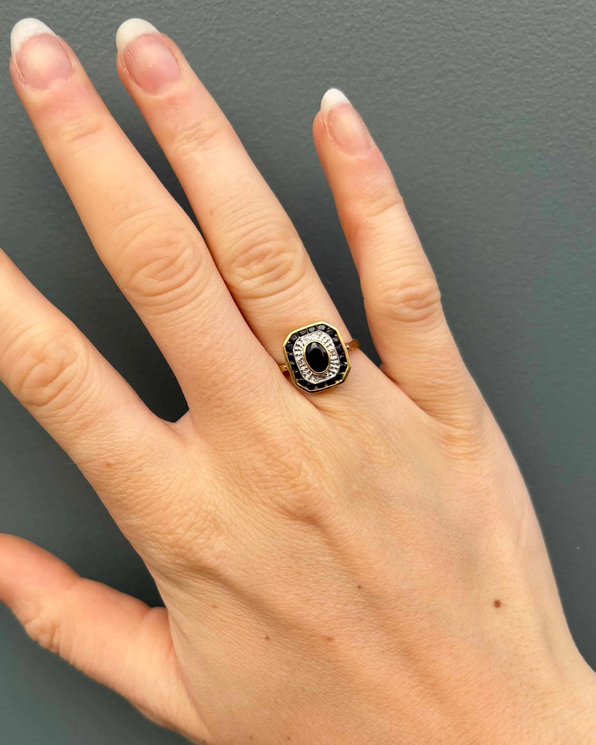 Bague Art-Déco 19 Saphirs 1.19 carat &amp; Diamants "Clarita" - Elliade Paris