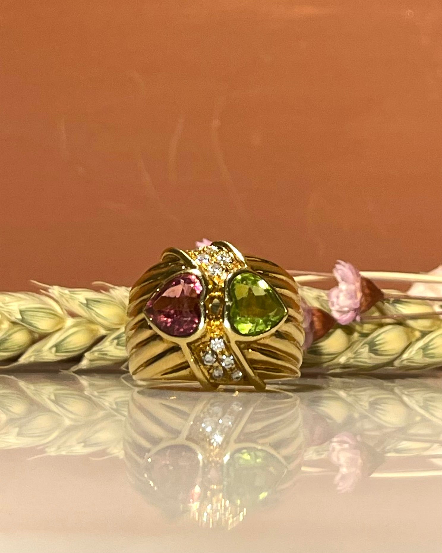 Anillo bandeau "Alba" de peridoto, turmalina rosa y diamante "You &amp;amp; Me"