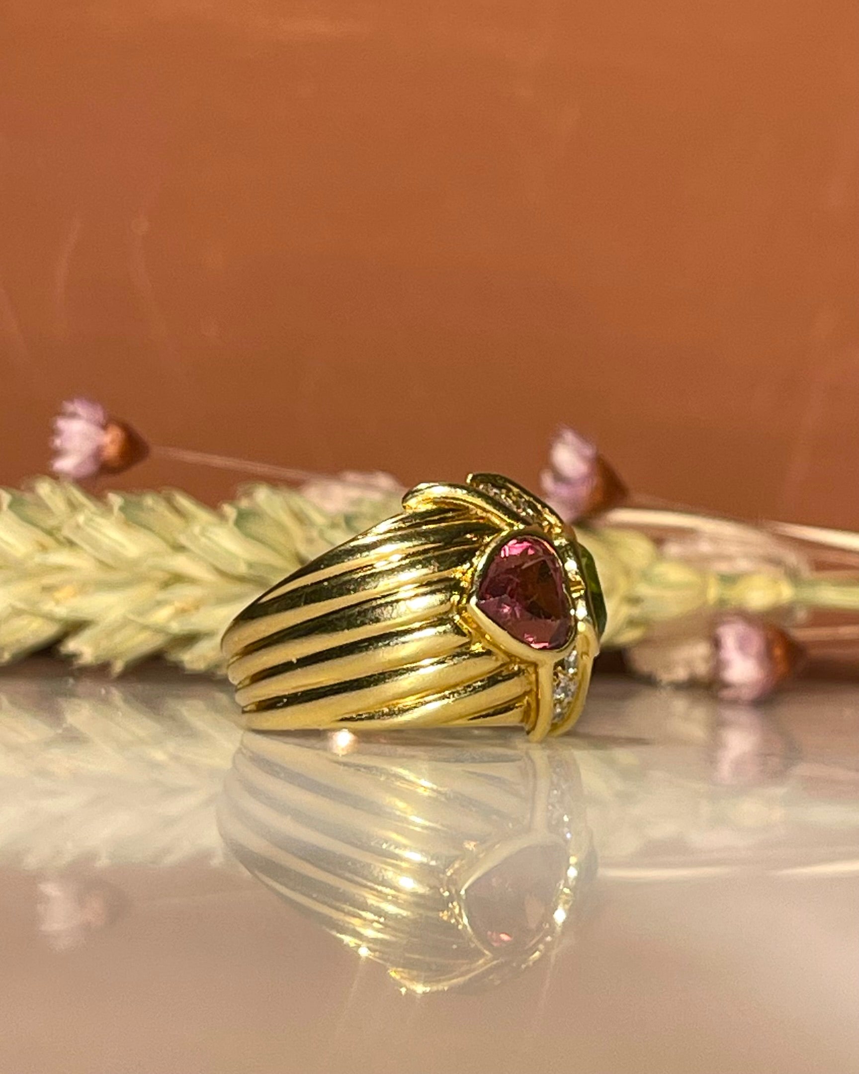 Anillo bandeau "Alba" de peridoto, turmalina rosa y diamante "You &amp;amp; Me"