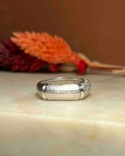Anillo brazalete &quot;Lisa&quot; de 28 diamantes