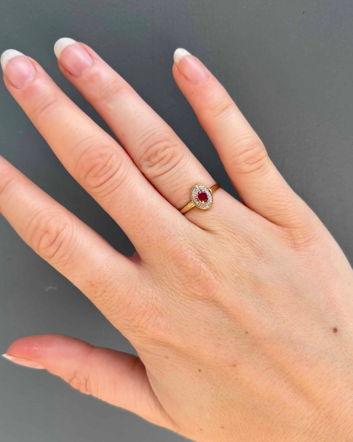 Bague Marguerite Style Art Déco Rubis &amp; Diamants &quot;Sabrile&quot; - Elliade Paris