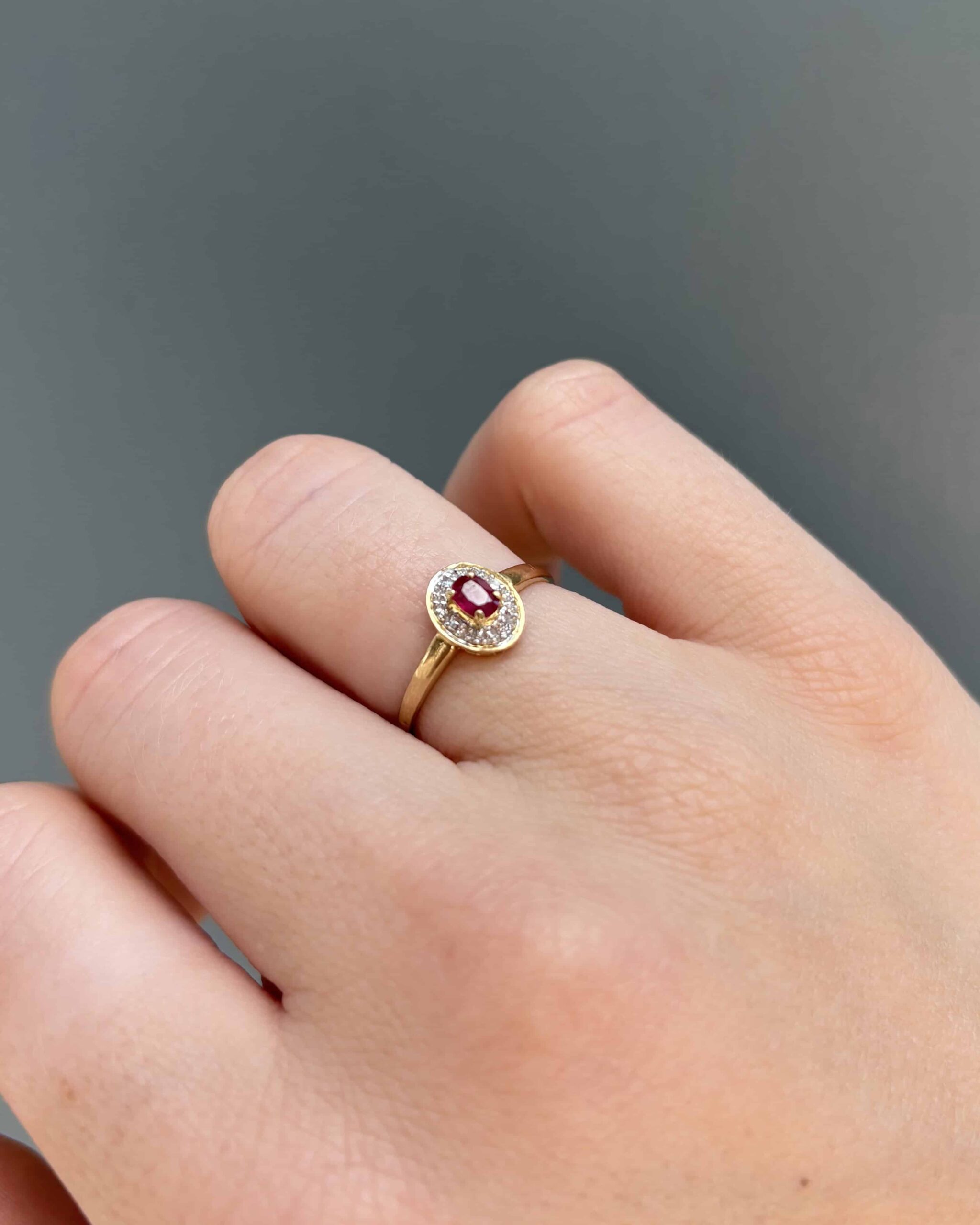 Bague Marguerite Style Art Déco Rubis &amp; Diamants "Sabrile" - Elliade Paris