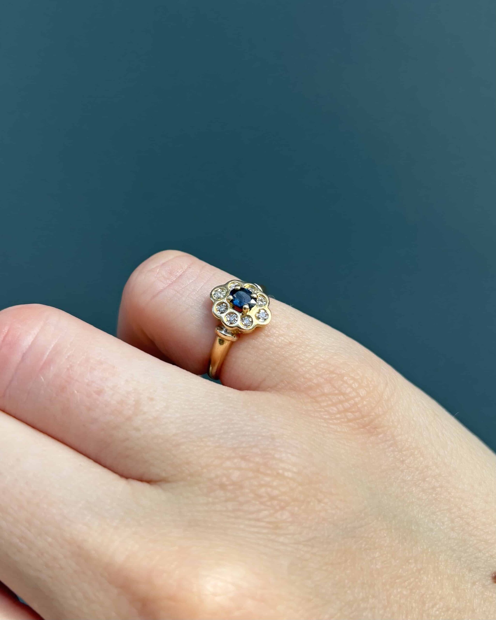 Bague Marguerite Saphir &amp; Diamants "Cabbalia" - Elliade Paris