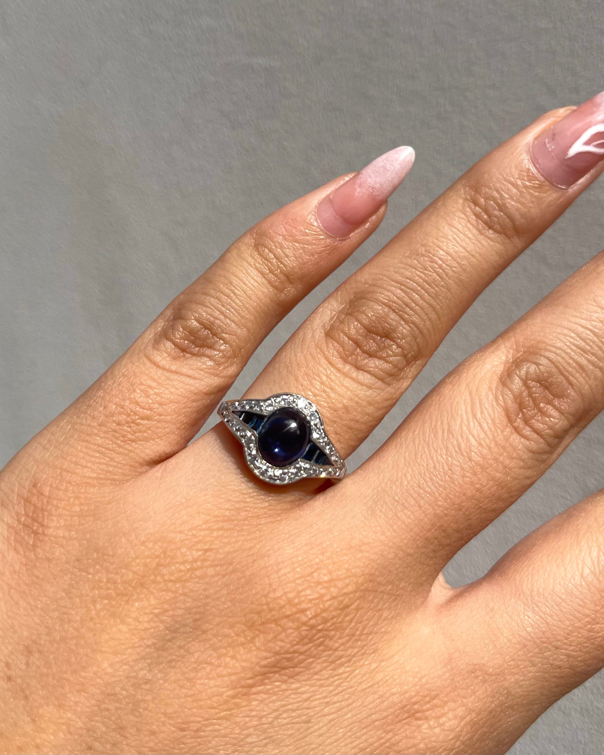 Bague style Art Déco Saphirs 2.12 carats &amp; Diamants "Sereen"