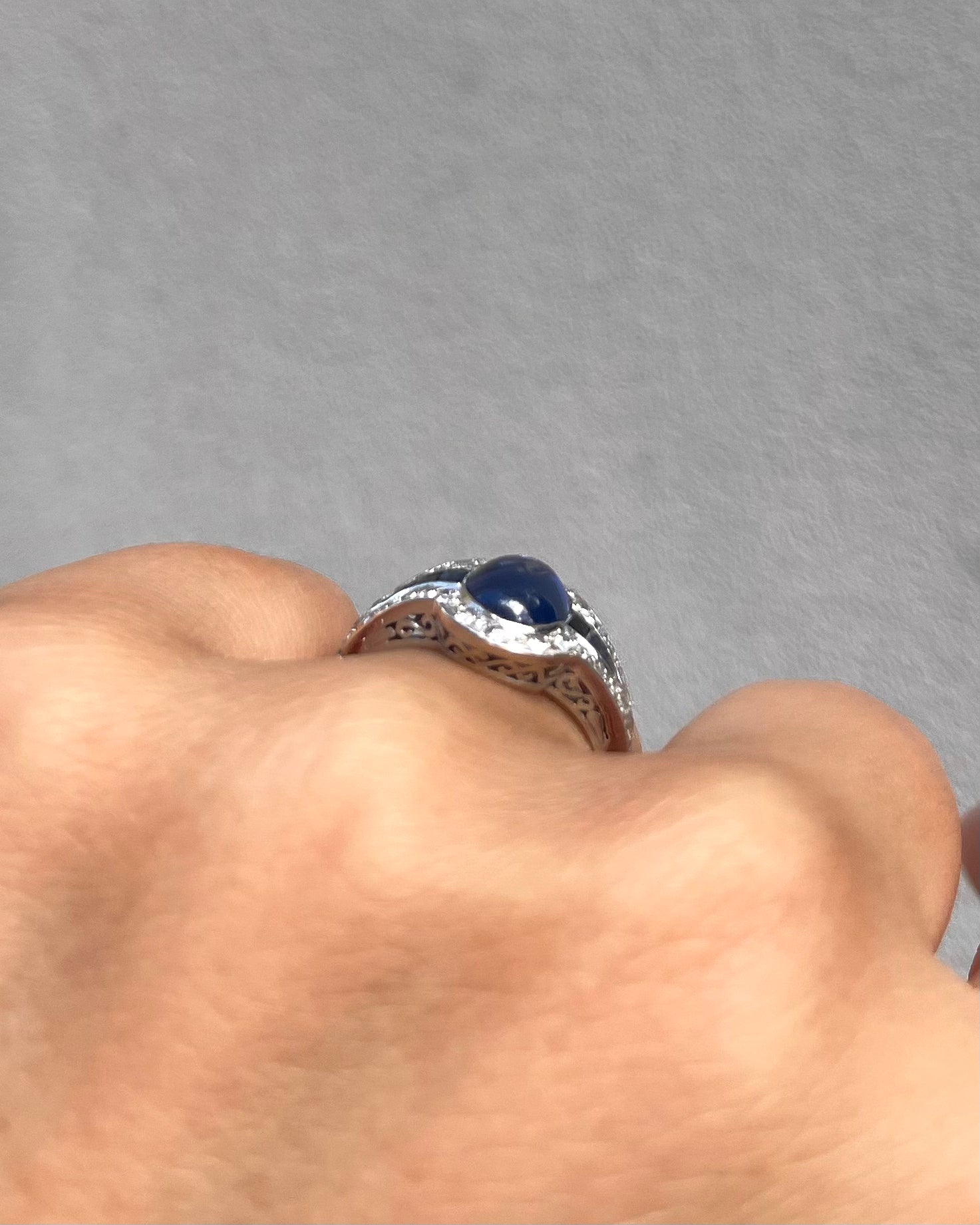Bague style Art Déco Saphirs 2.12 carats &amp; Diamants "Sereen"