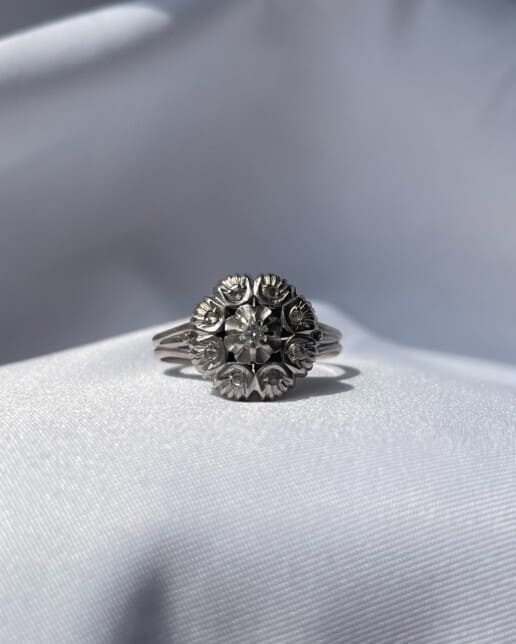 Anillo de margaritas con diamantes &quot;Alaïa&quot;