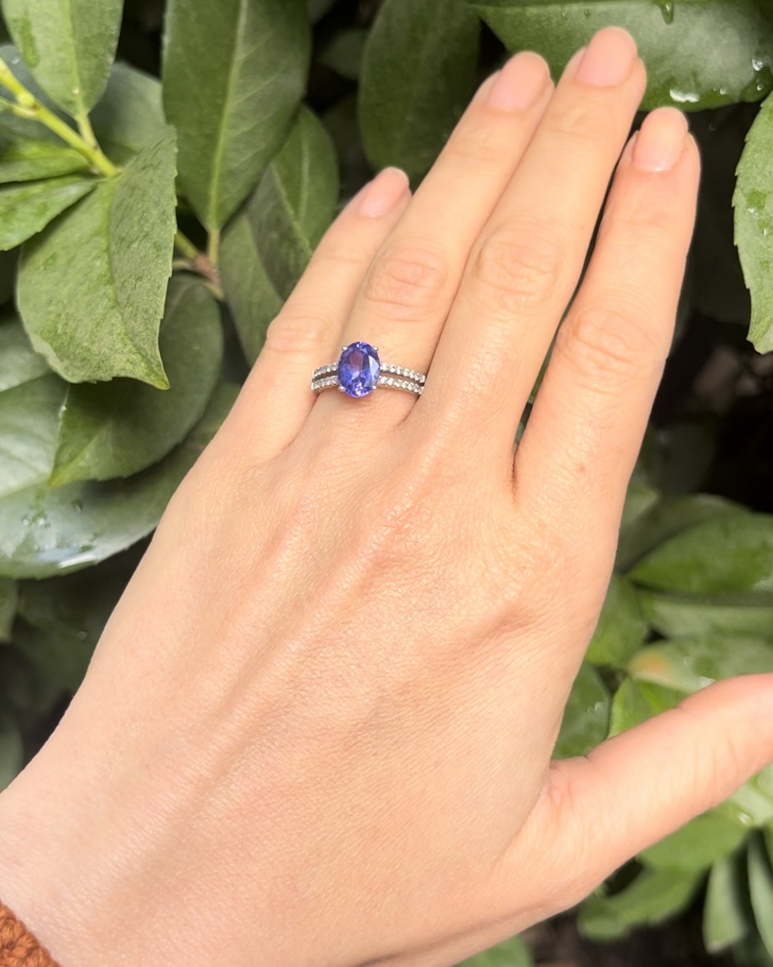 Anillo "Emma" de tanzanita de 1,80 quilates y 28 diamantes