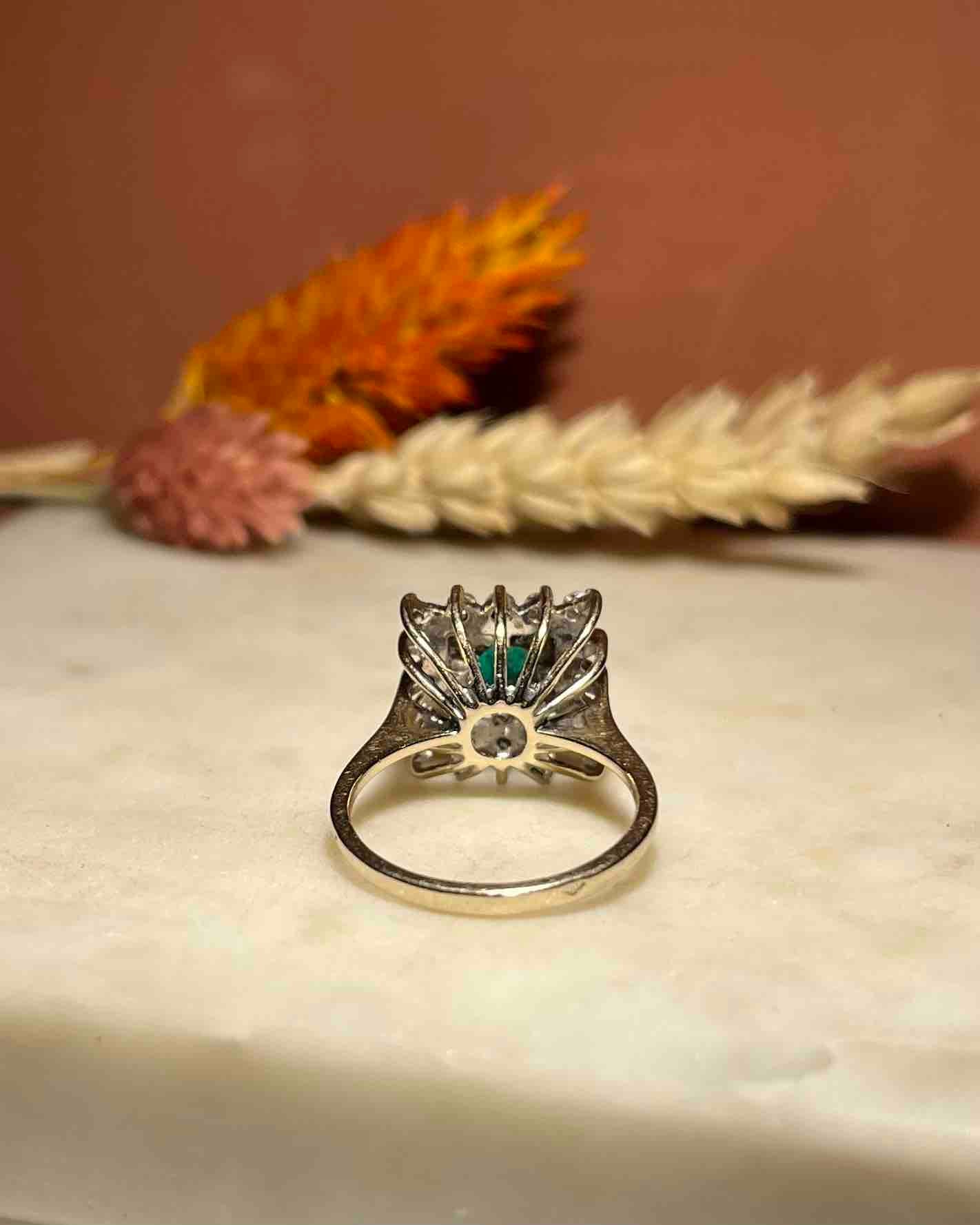 Emerald and Diamond Daisy Ring "Rim"
