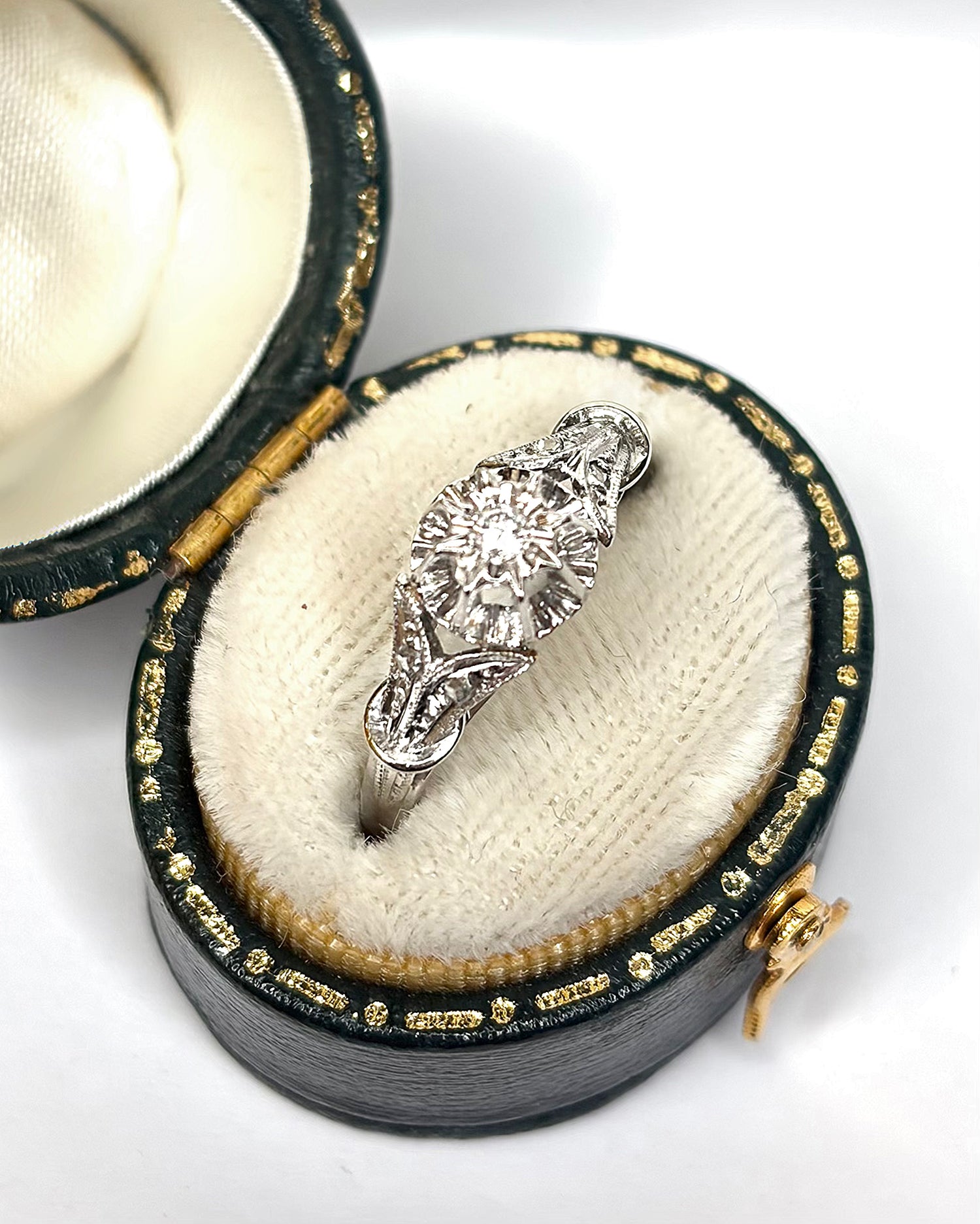 18-Carat White Gold Diamond Solitaire Ring "Mélisande"
