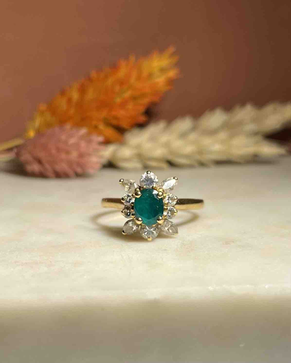 Bague Marguerite Émeraude &amp; Diamants 0.5 carat "Elsie"