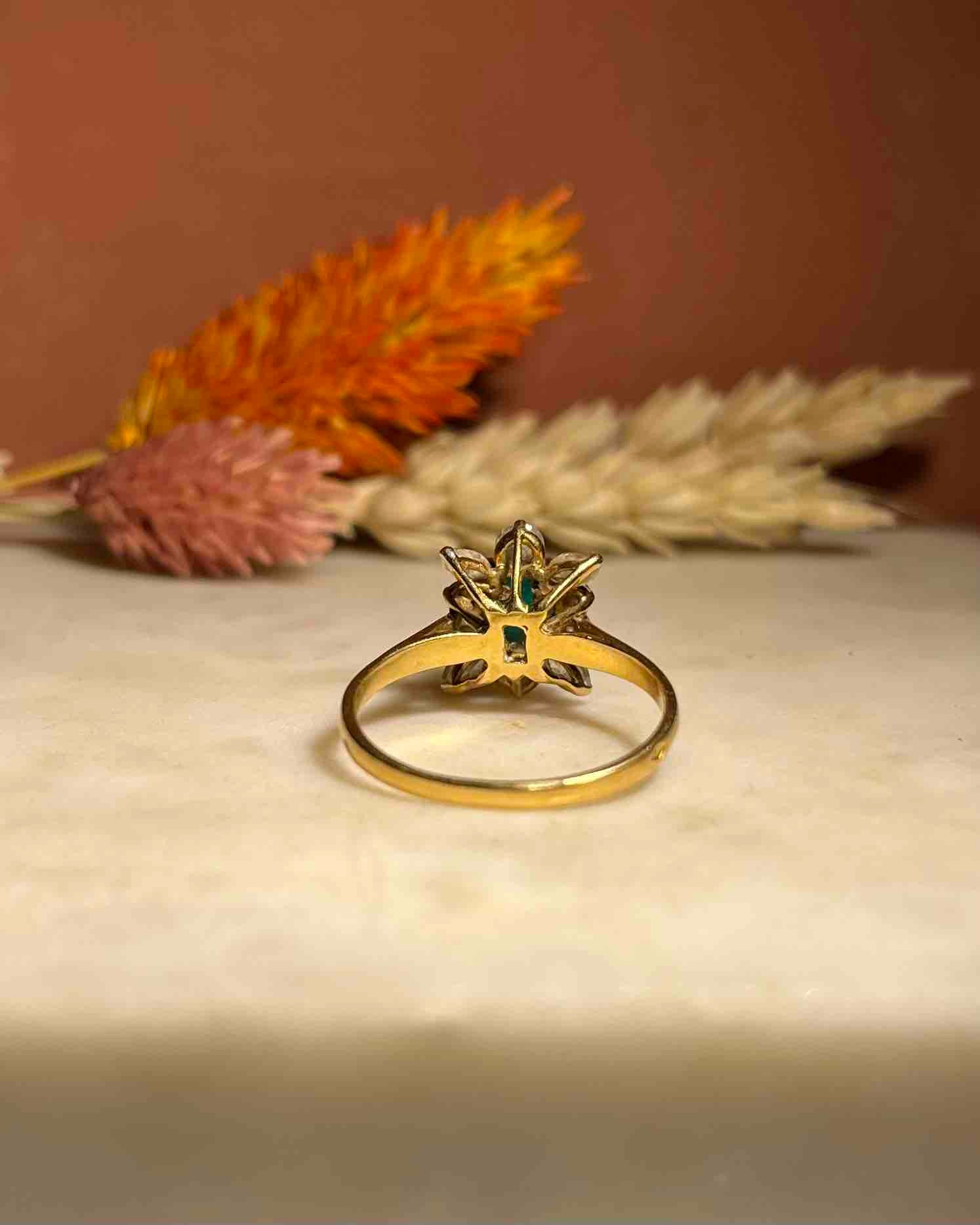 Bague Marguerite Émeraude &amp; Diamants 0.5 carat &quot;Elsie&quot;