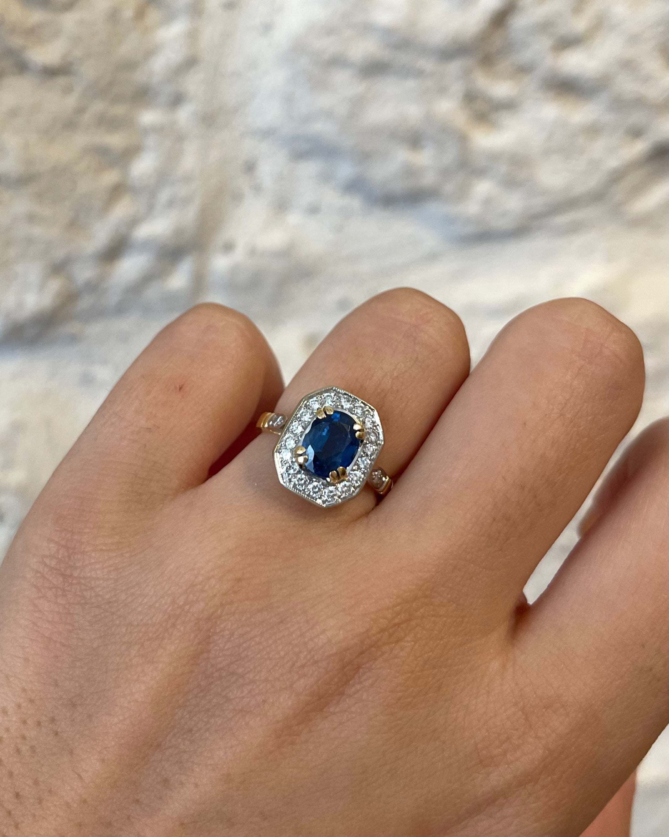 Bague Art Déco Saphir 1.60 carat &amp; Diamants &quot;Aziliz&quot;