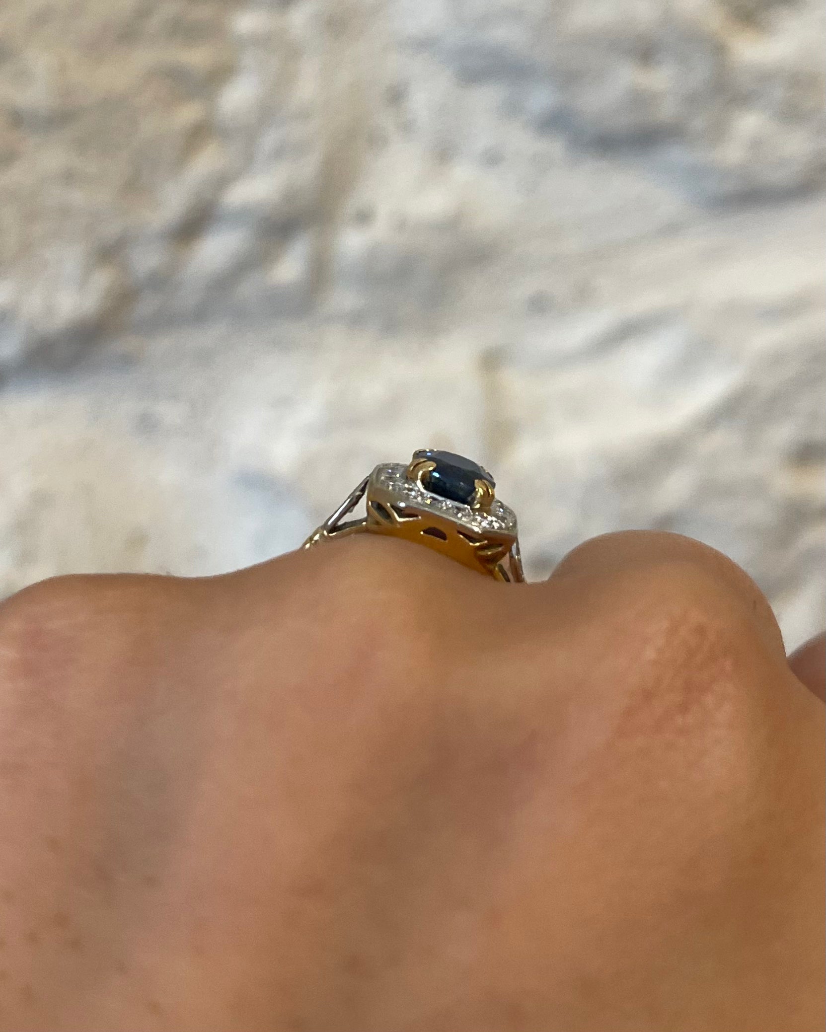 Bague Art Déco Saphir 1.60 carat &amp; Diamants "Aziliz"