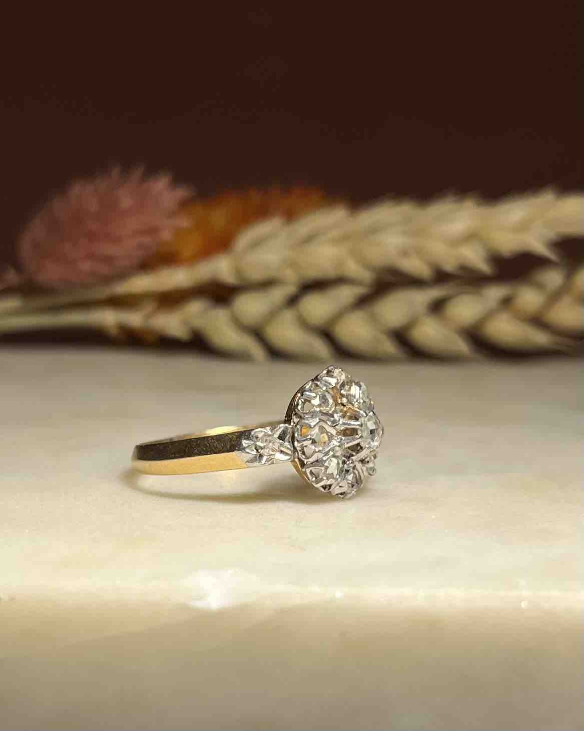 Anillo Art Déco con margaritas de diamantes "Isabelle"