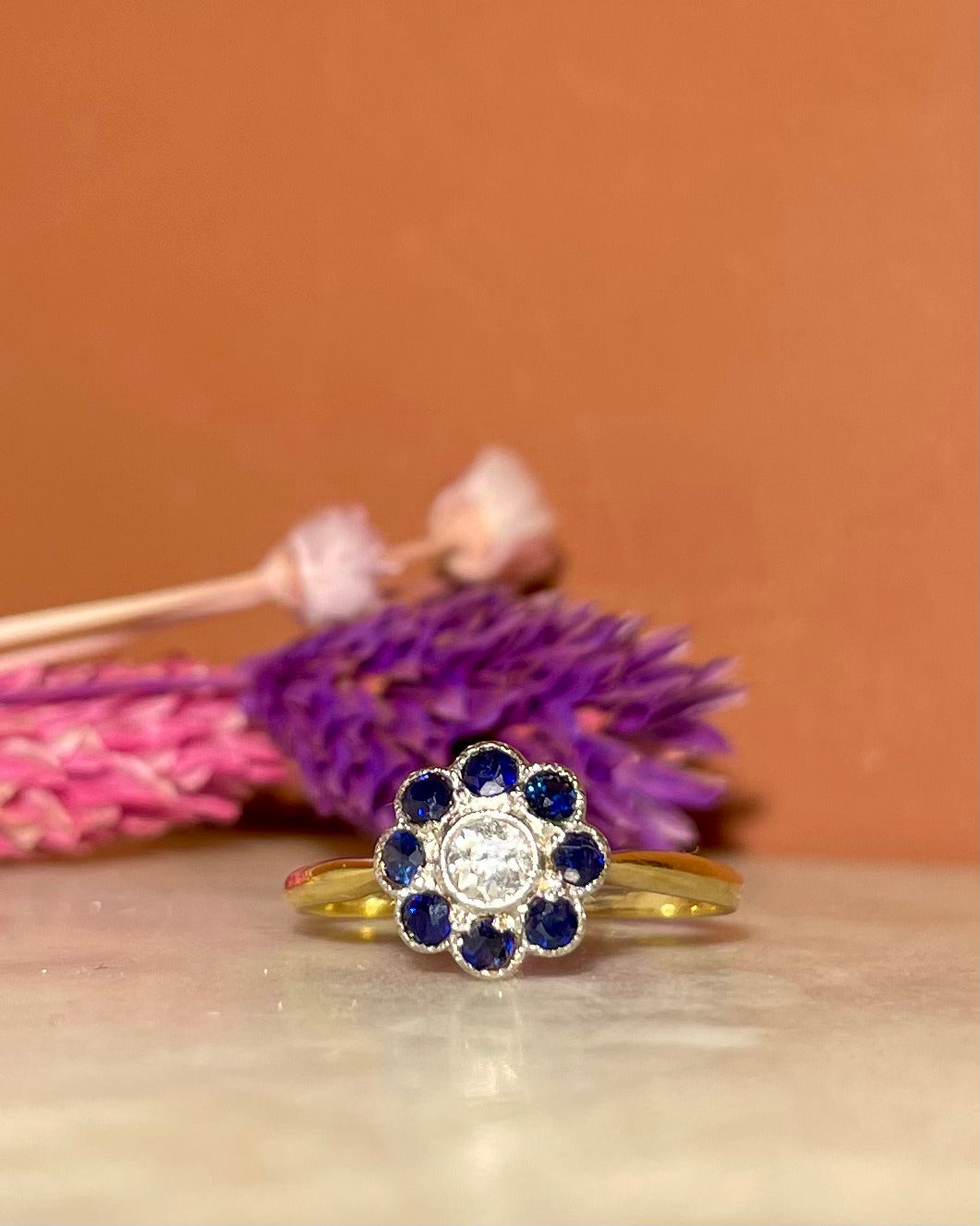 Anillo de margaritas de zafiro y diamantes “Xénia”