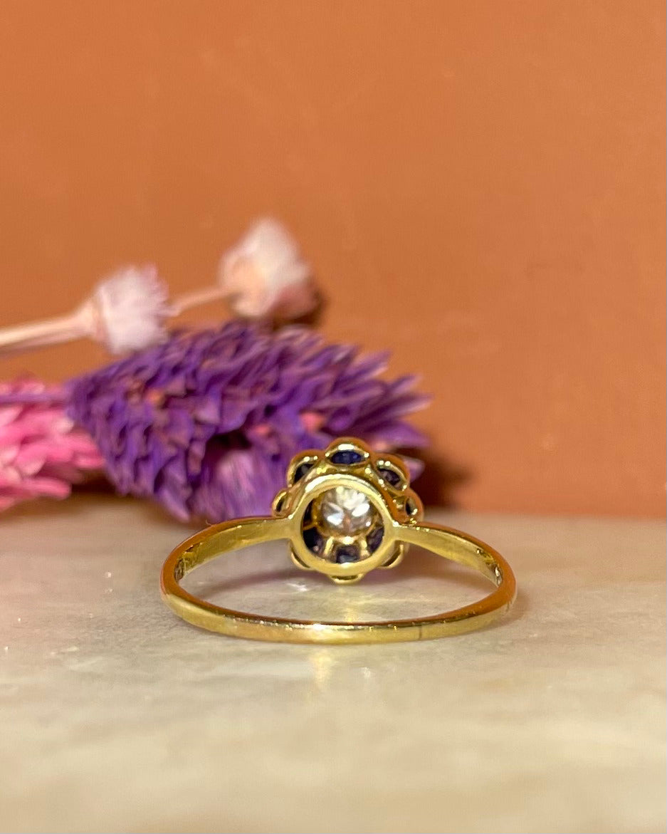 Anillo de margaritas de zafiro y diamantes “Xénia”