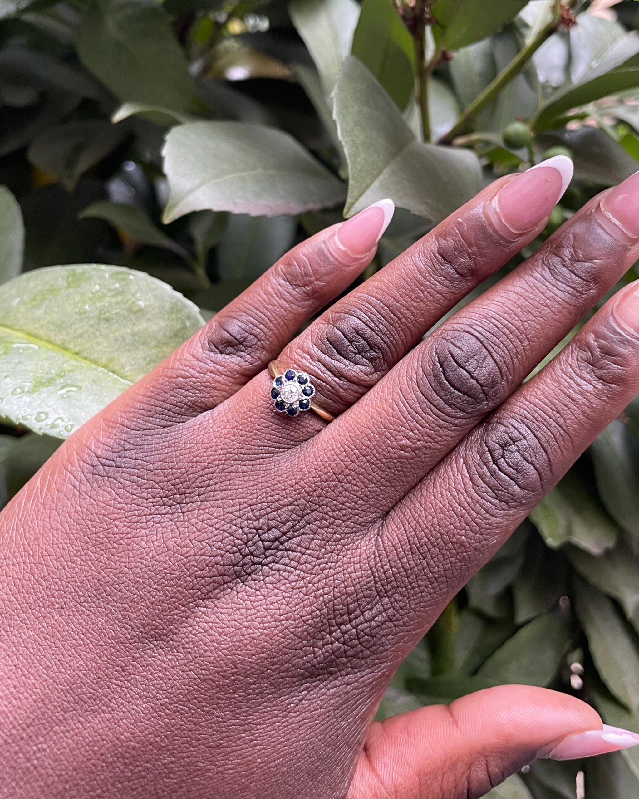 Anillo de margaritas de zafiro y diamantes “Xénia”