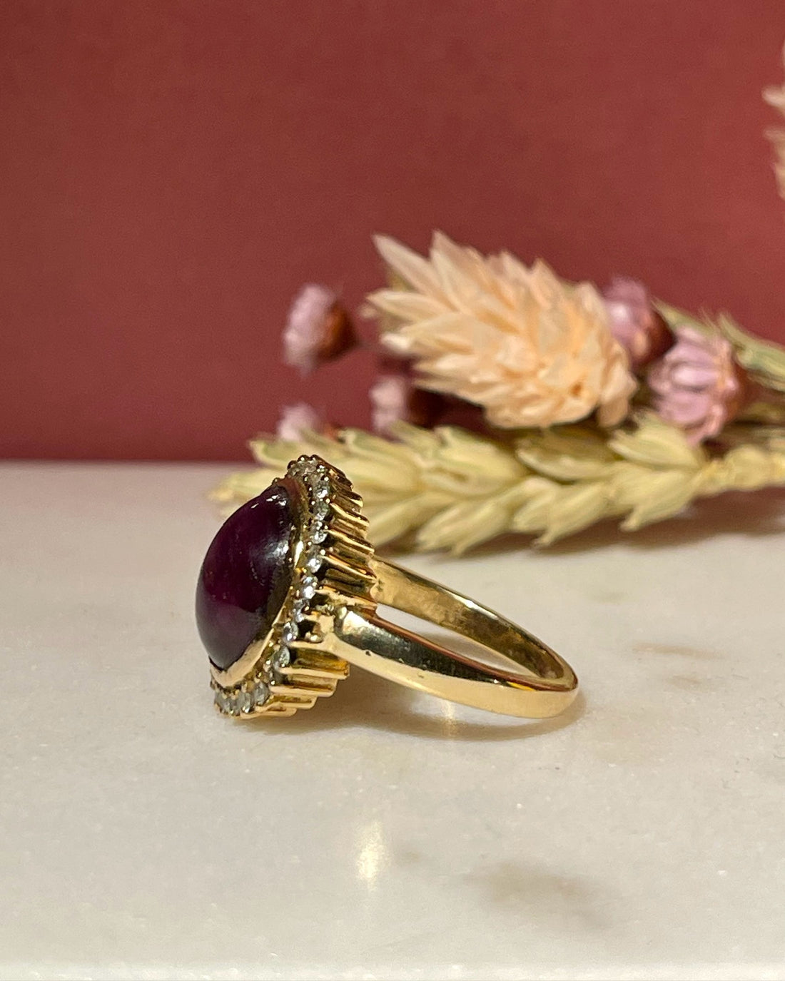Bague Marguerite rubis étoilé 8 carats &amp; 28 diamants &quot;Carolina&quot;