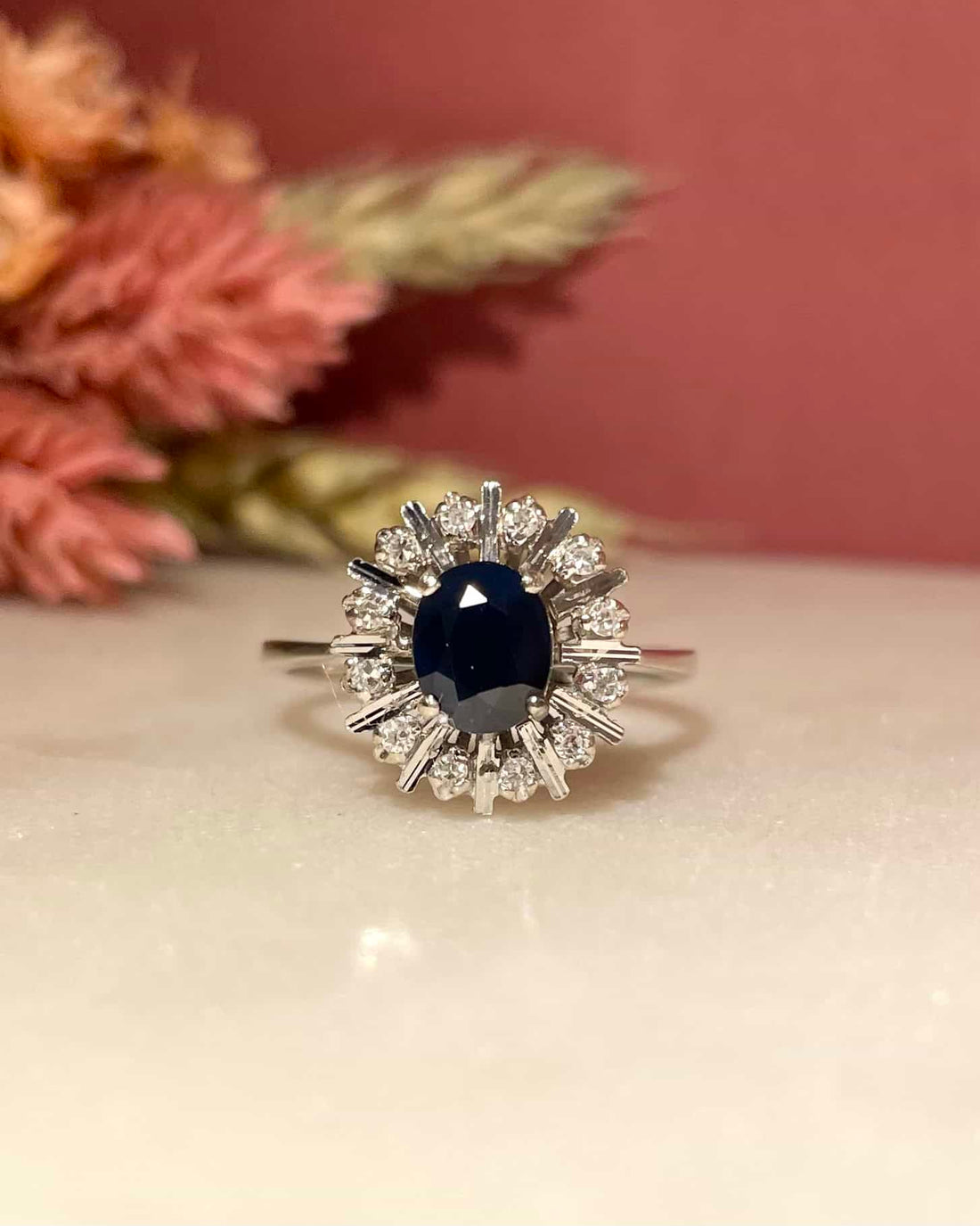 Bague Marguerite Saphir 0.90 Carat &amp; 12 Diamants &quot;Carla&quot;