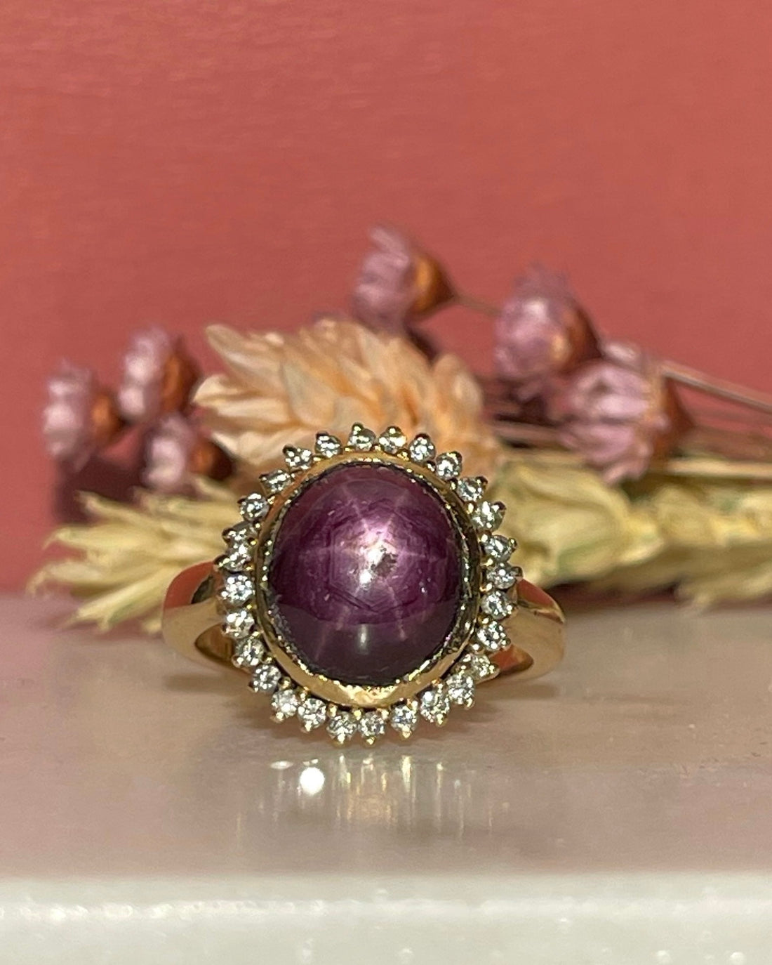 Bague Marguerite rubis étoilé 8 carats &amp; 28 diamants &quot;Carolina&quot;