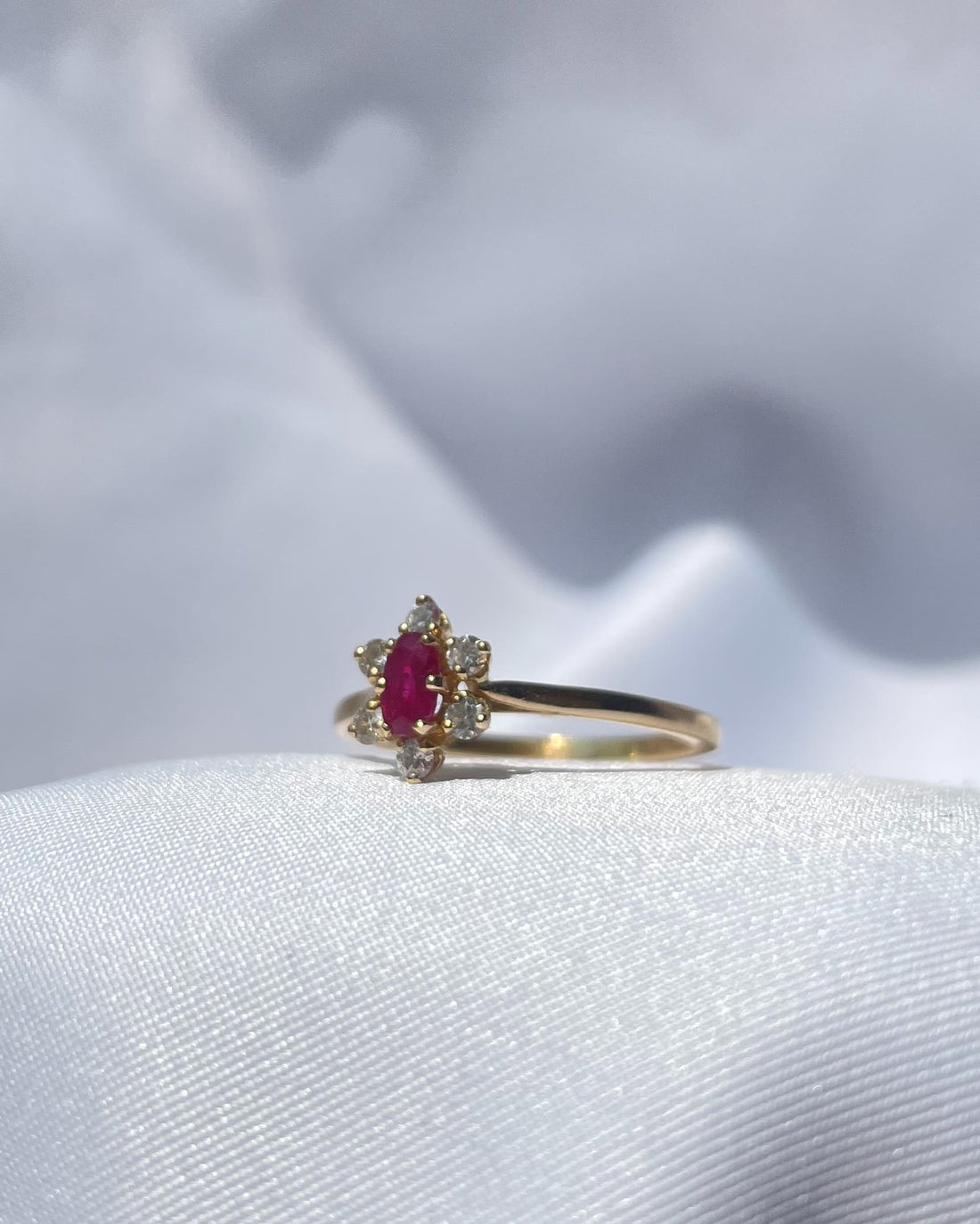 Anillo vintage Ruby Daisy &quot;Joy&quot;