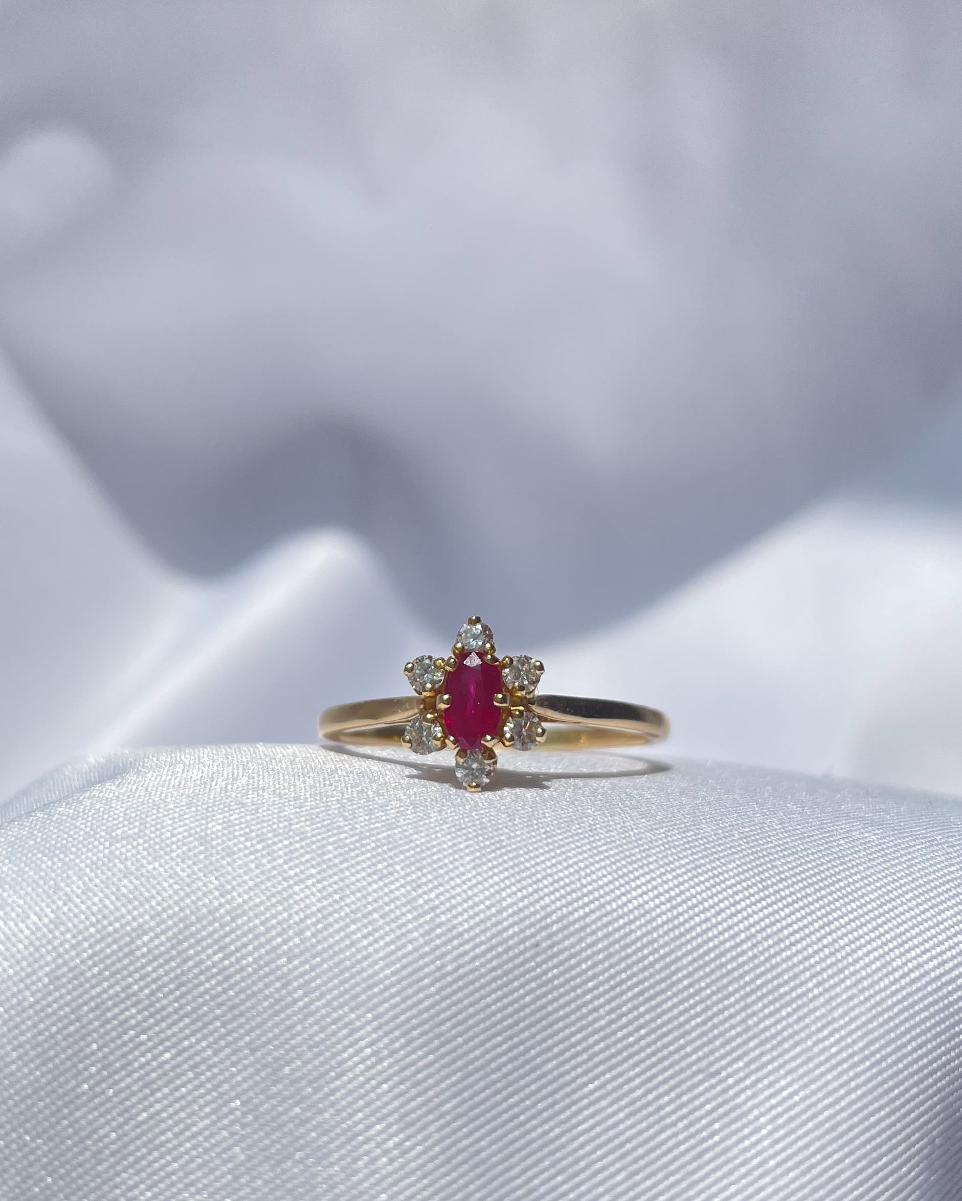Bague Vintage Marguerite Rubis "Joy" - Elliade Paris