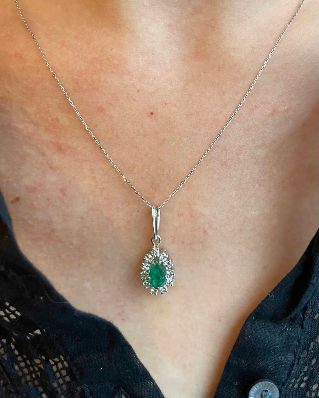 Pendentif Marguerite Émeraude &amp; Diamants &quot;Tevani&quot;