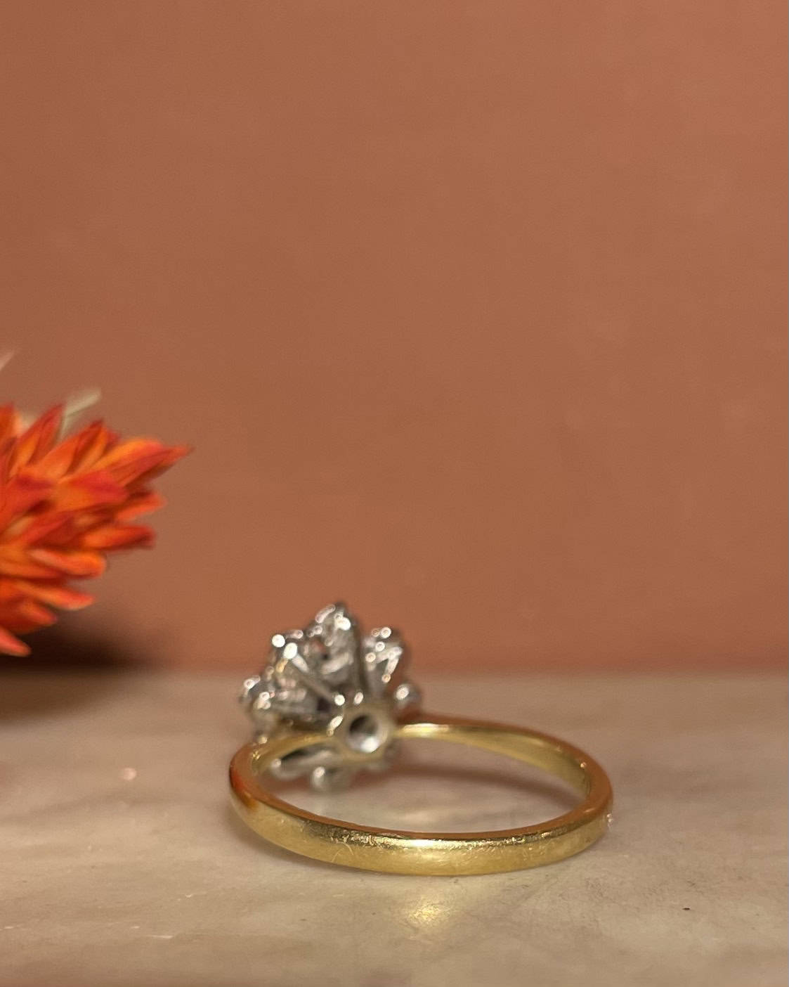 Anillo "Ceanna" con margaritas de diamantes y zafiros