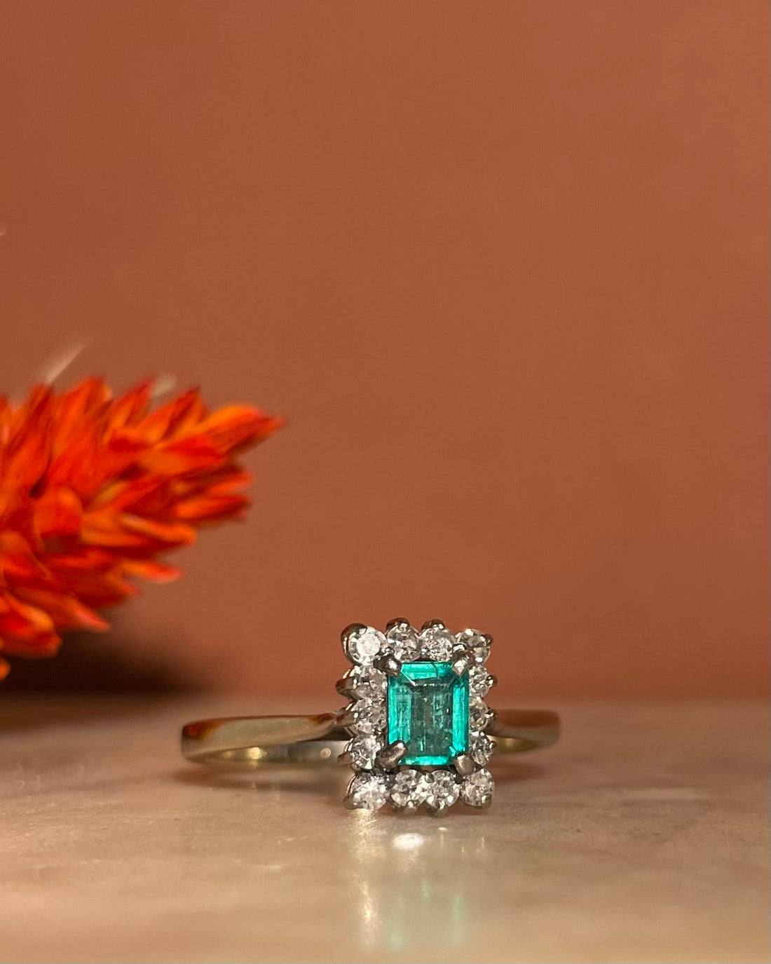 Bague Marguerite Émeraude et 14 Diamants &quot;Emrae&quot;