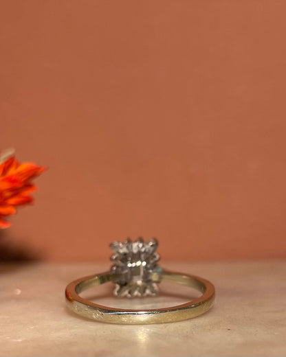 Anillo &quot;Emrae&quot; con margaritas de esmeralda y 14 diamantes