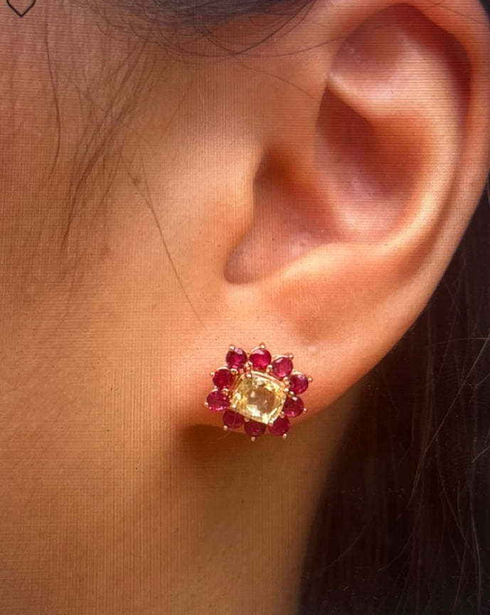 Puces Marguerite Saphirs Jaunes 2.52 carats &amp; Rubis Mozambicains 1.90 carat "Mélina"