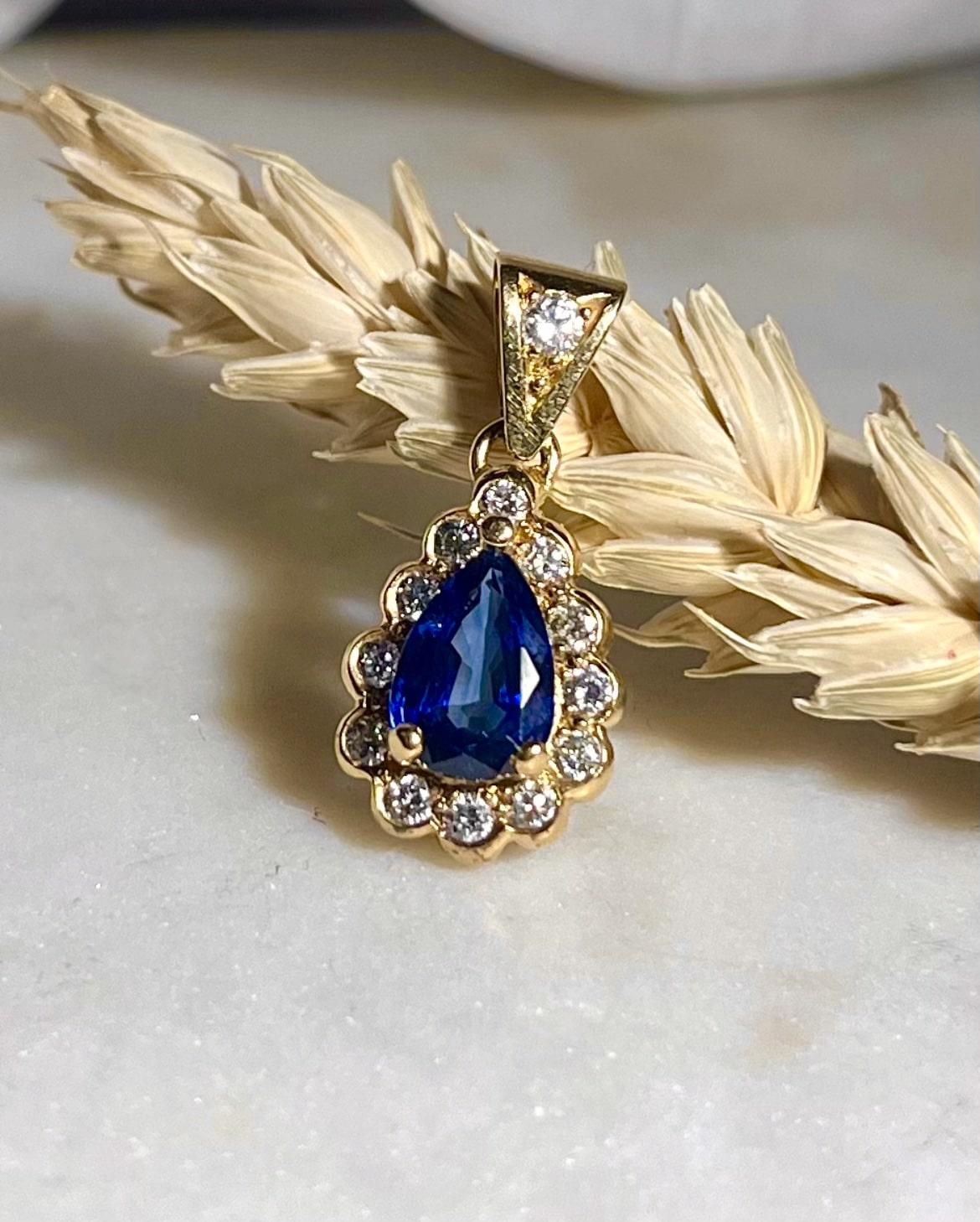 Marguerite Sapphire &amp;amp; diamond pendant “Ailis”