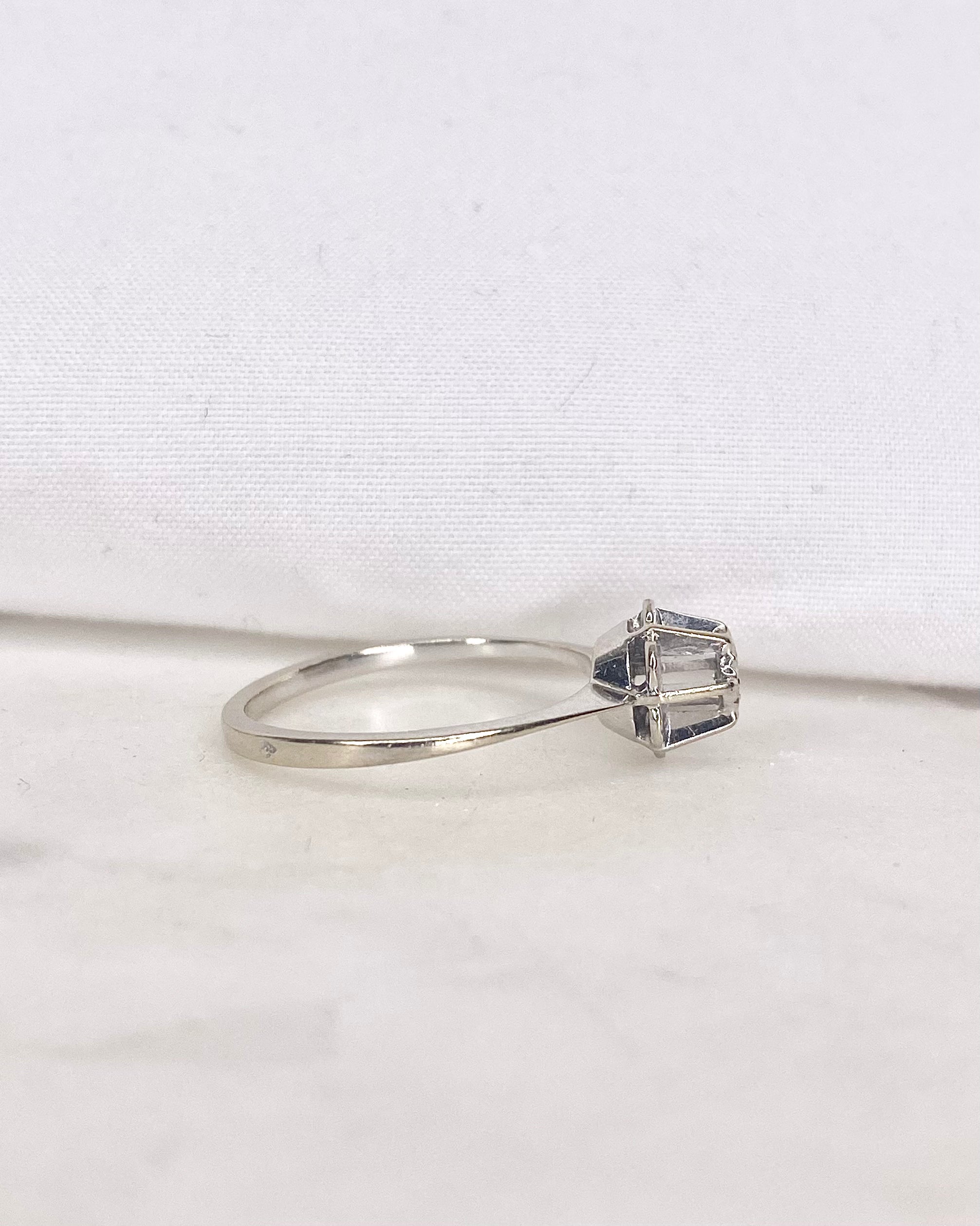 Solitaire Diamond Ring "Lilly"