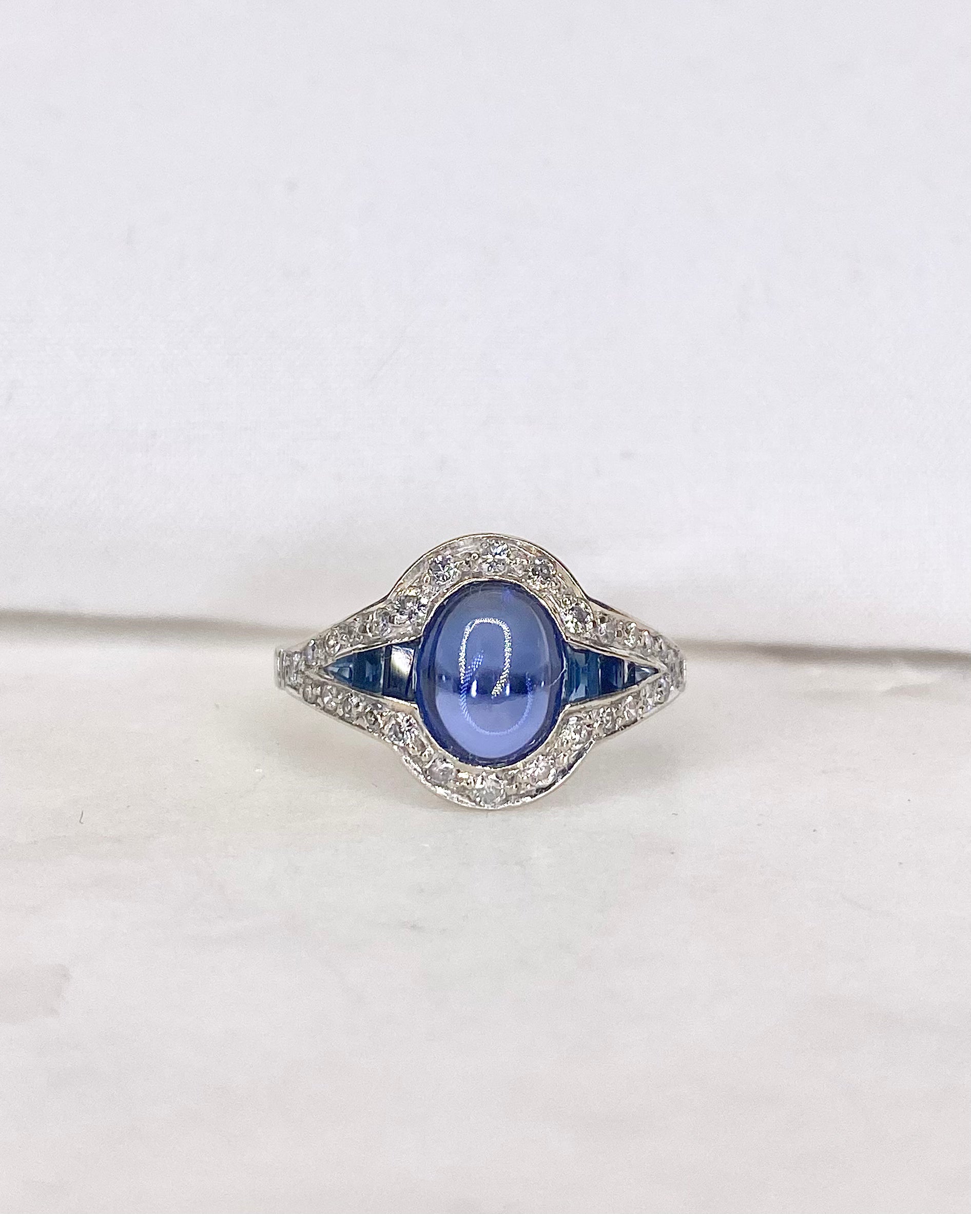 Bague style Art Déco Saphirs 2.12 carats &amp; Diamants "Sereen"