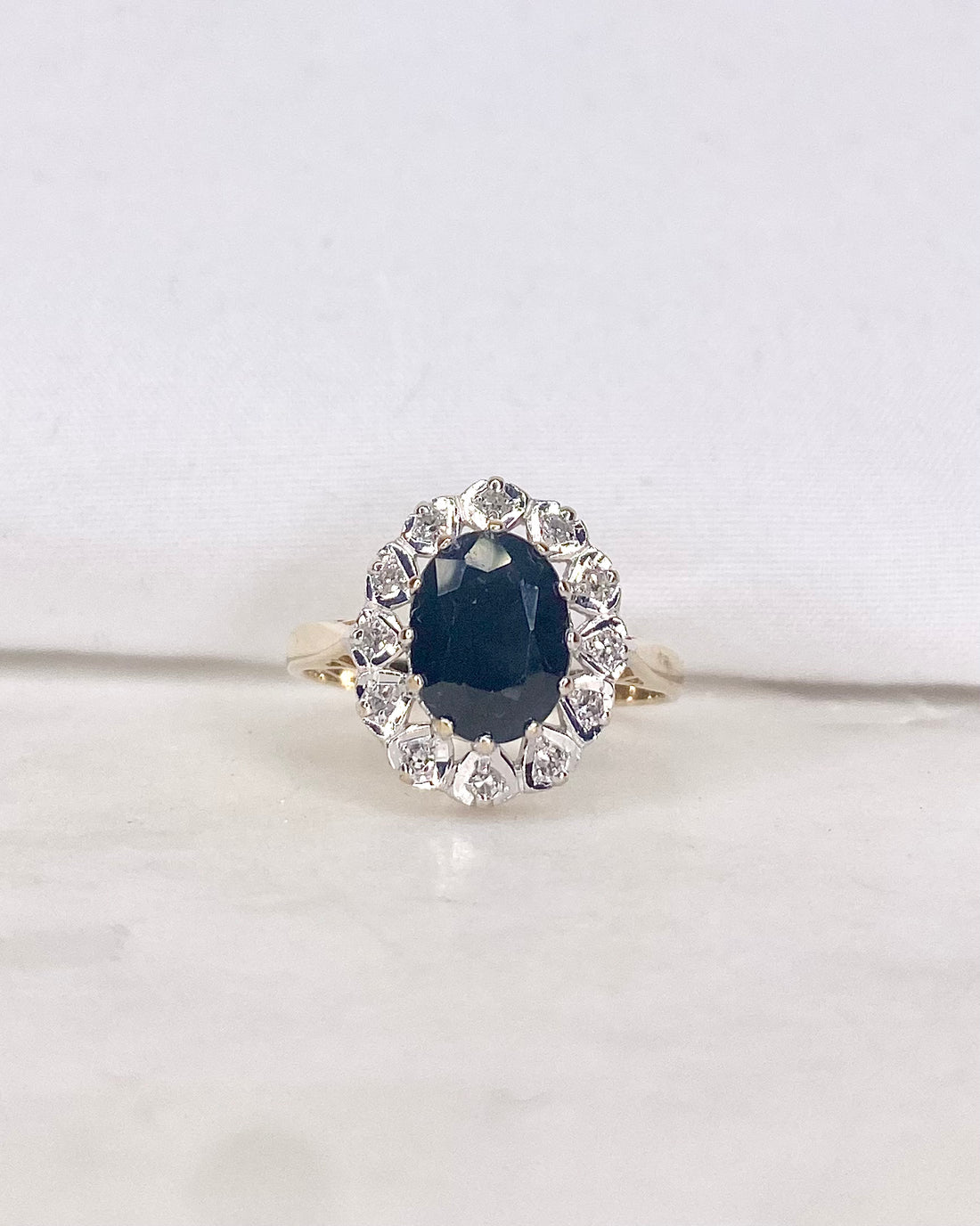 Bague Marguerite Saphir 2.60 carats &amp; Diamants &quot;Lina&quot;