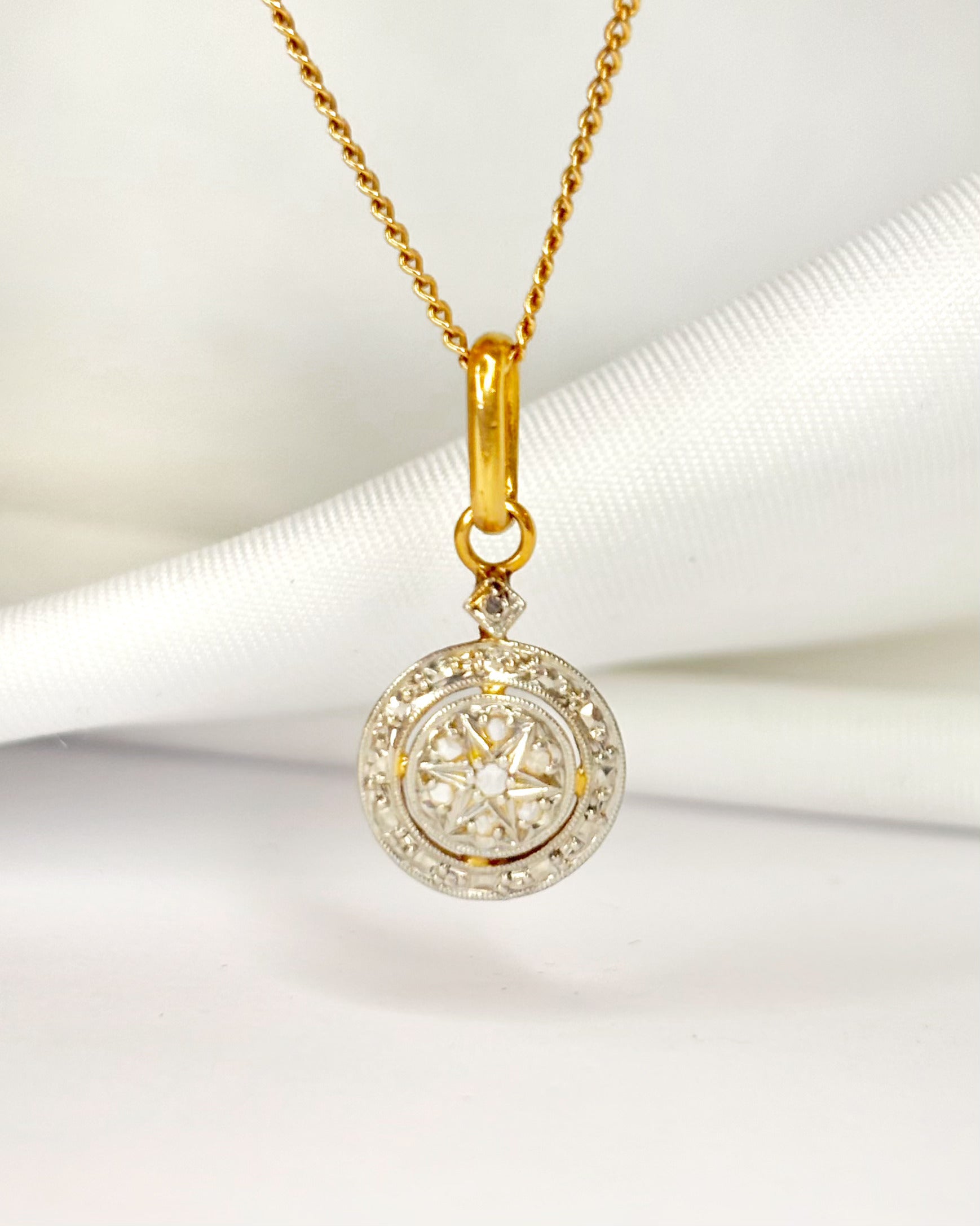 Colgante Art Déco con diamantes "Orlane"
