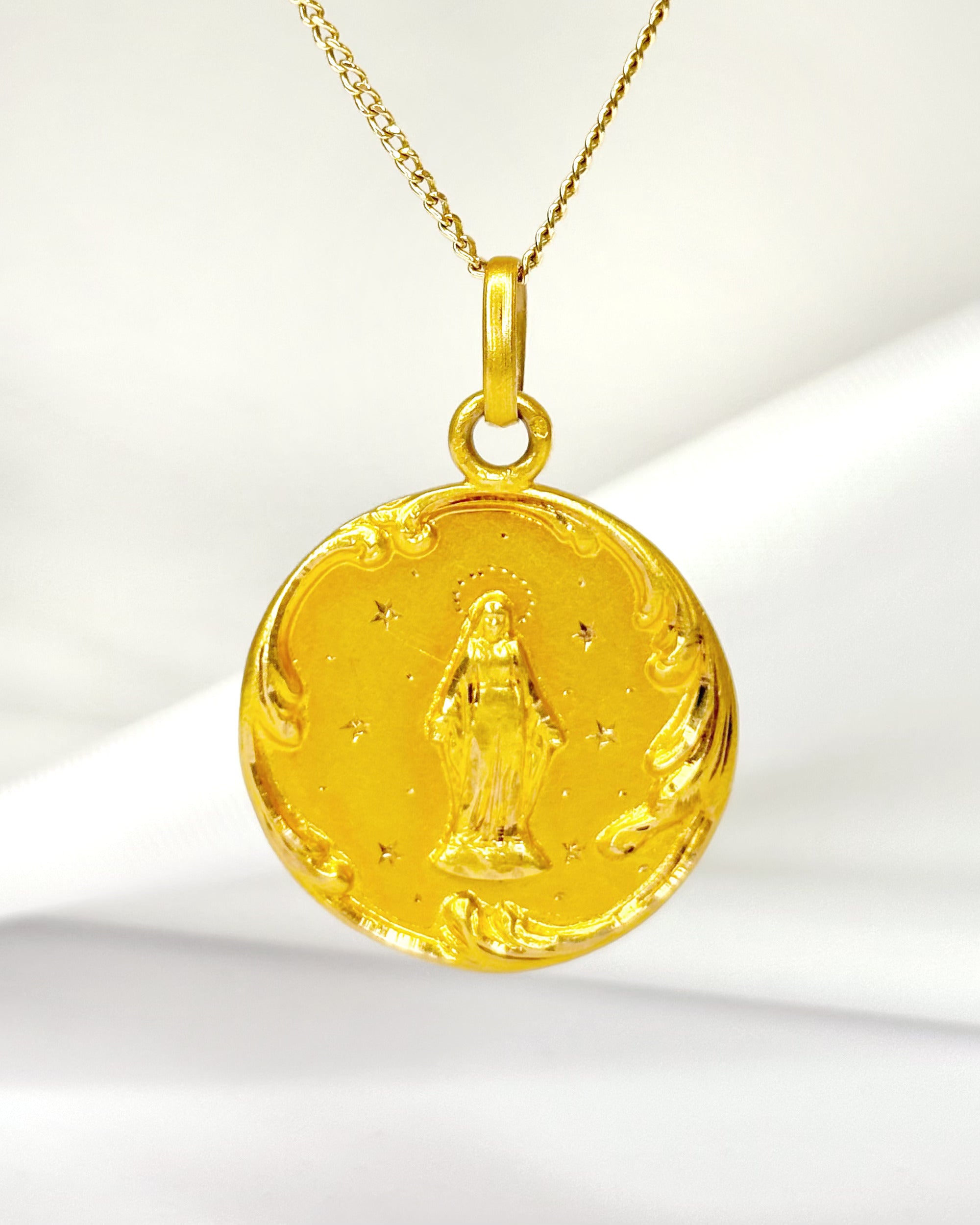 Médaillon Or Jaune 18 carats "Maria"