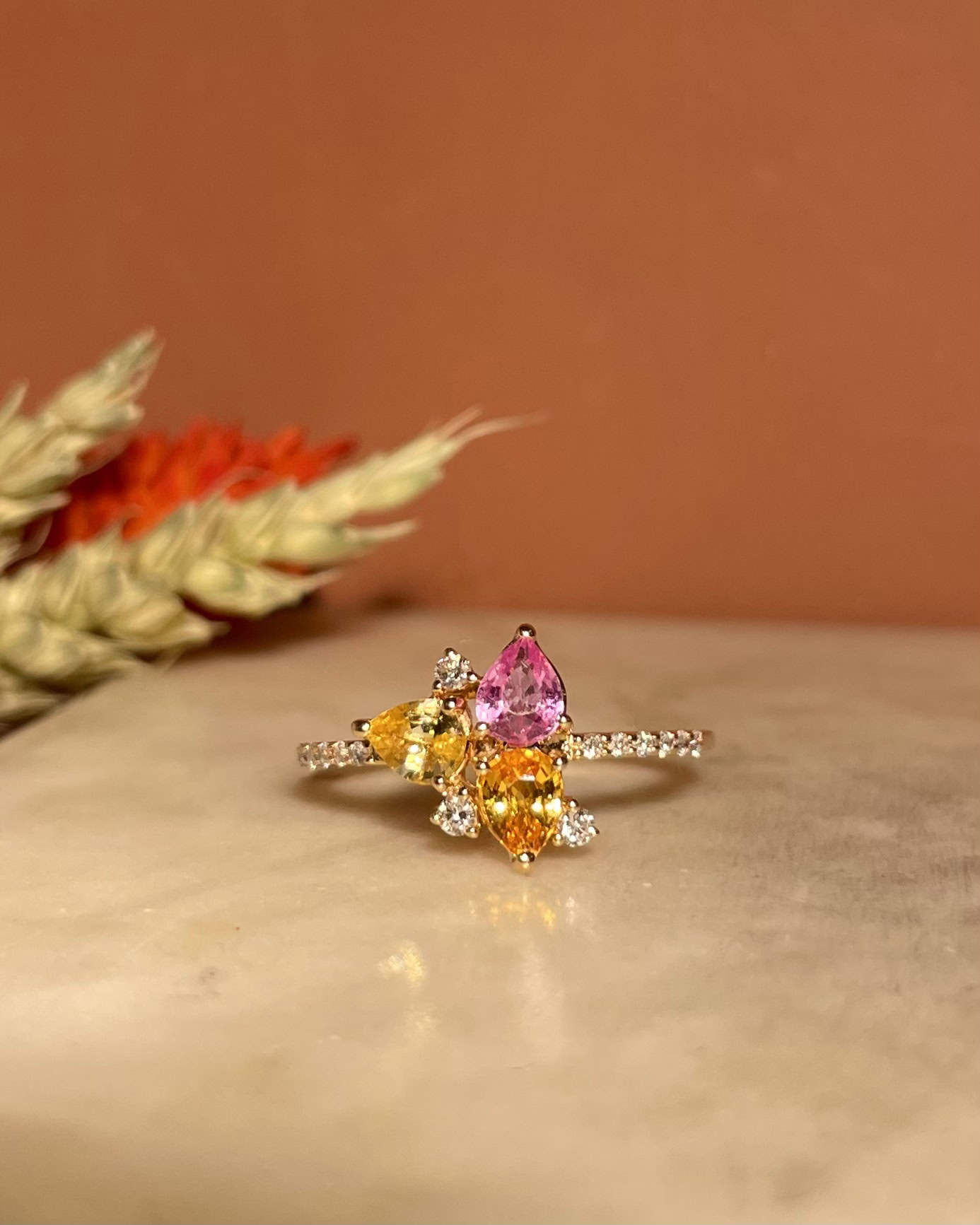 Anillo "Trisha" Camaïeu con topacios y diamantes