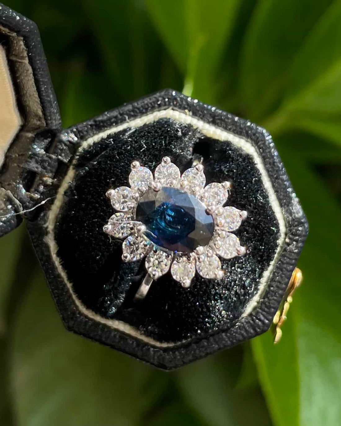 Bague Marguerite Saphir 1.40 Carat &amp; Diamants &quot;Azara&quot;