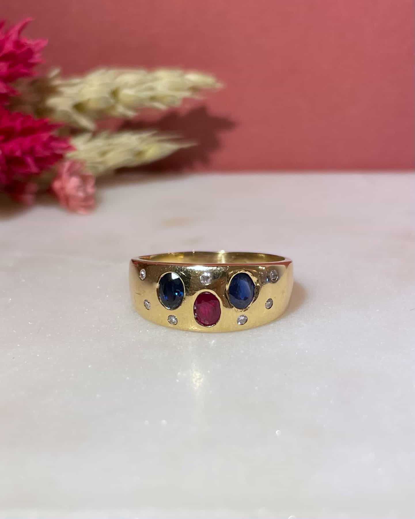 Anillo brazalete "Oleander" de zafiro, rubí y diamantes