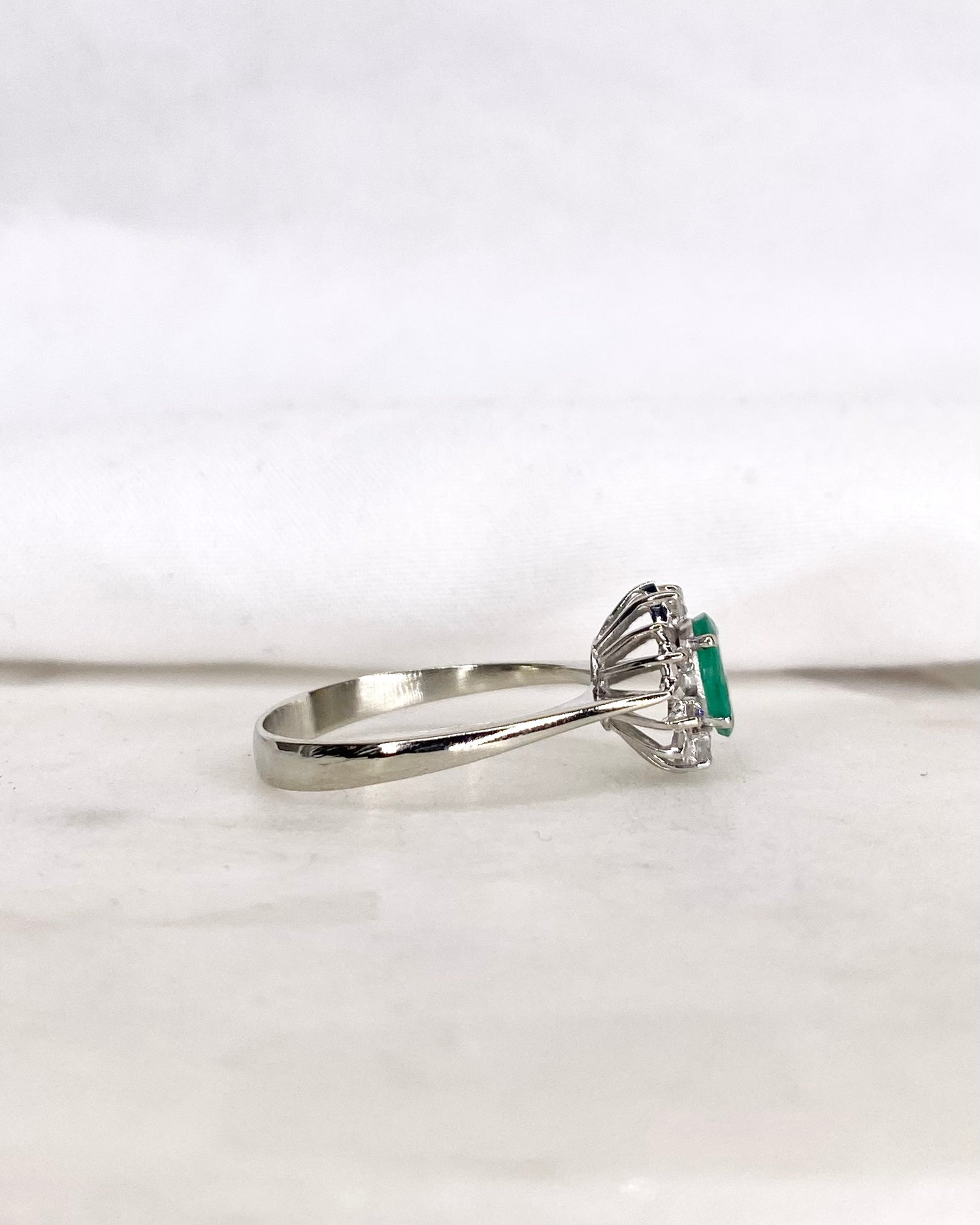 Bague Marguerite Émeraude &amp; Diamants &quot;Charlie&quot;