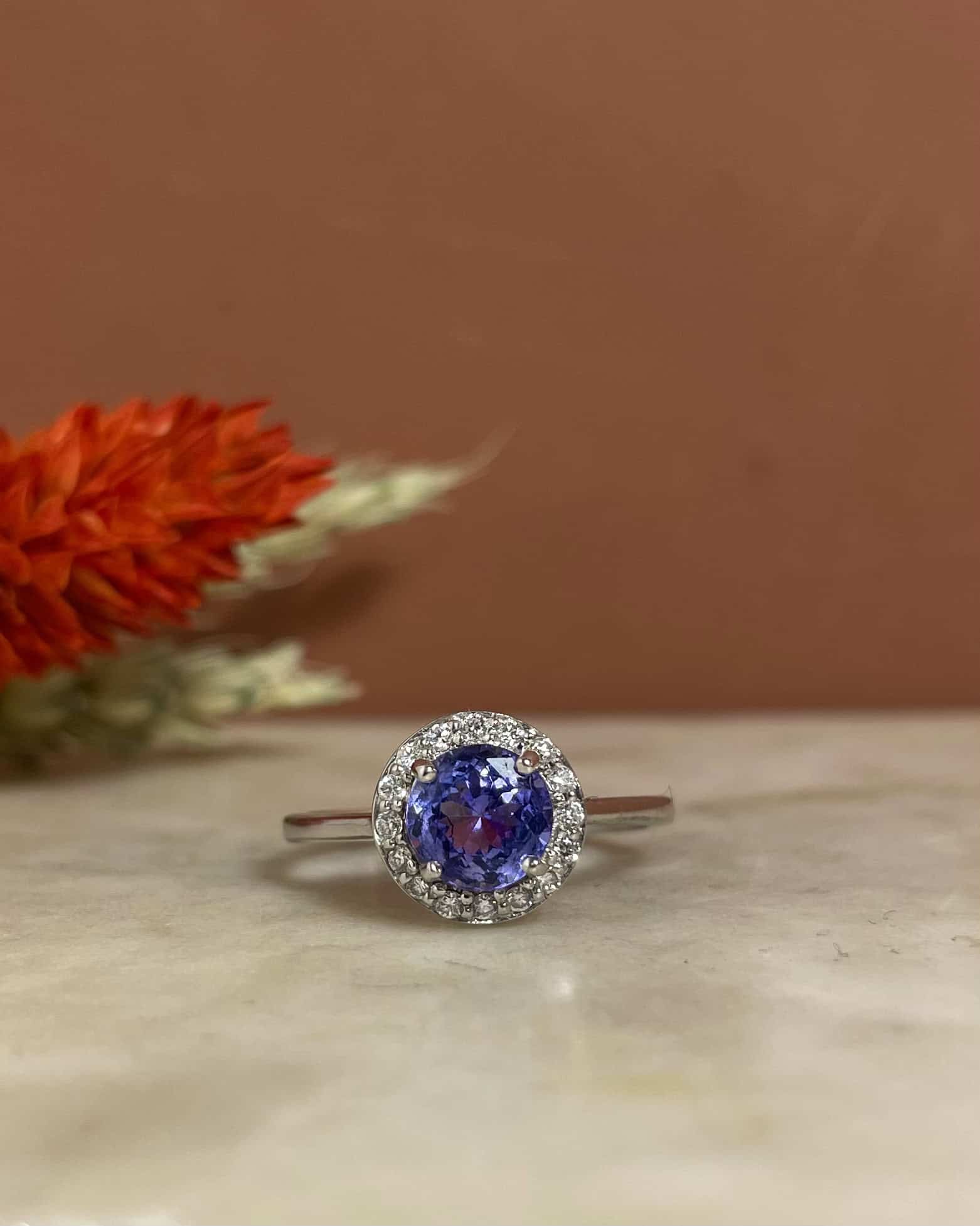 Bague Marguerite Tanzanite 1 carat &amp; 18 Diamants "Zanelle"