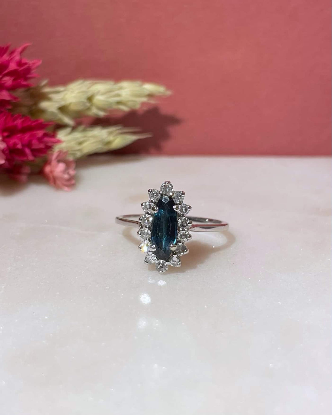Bague Marguerite Saphir 0.80 carat &amp; Diamants &quot;Sallia&quot;
