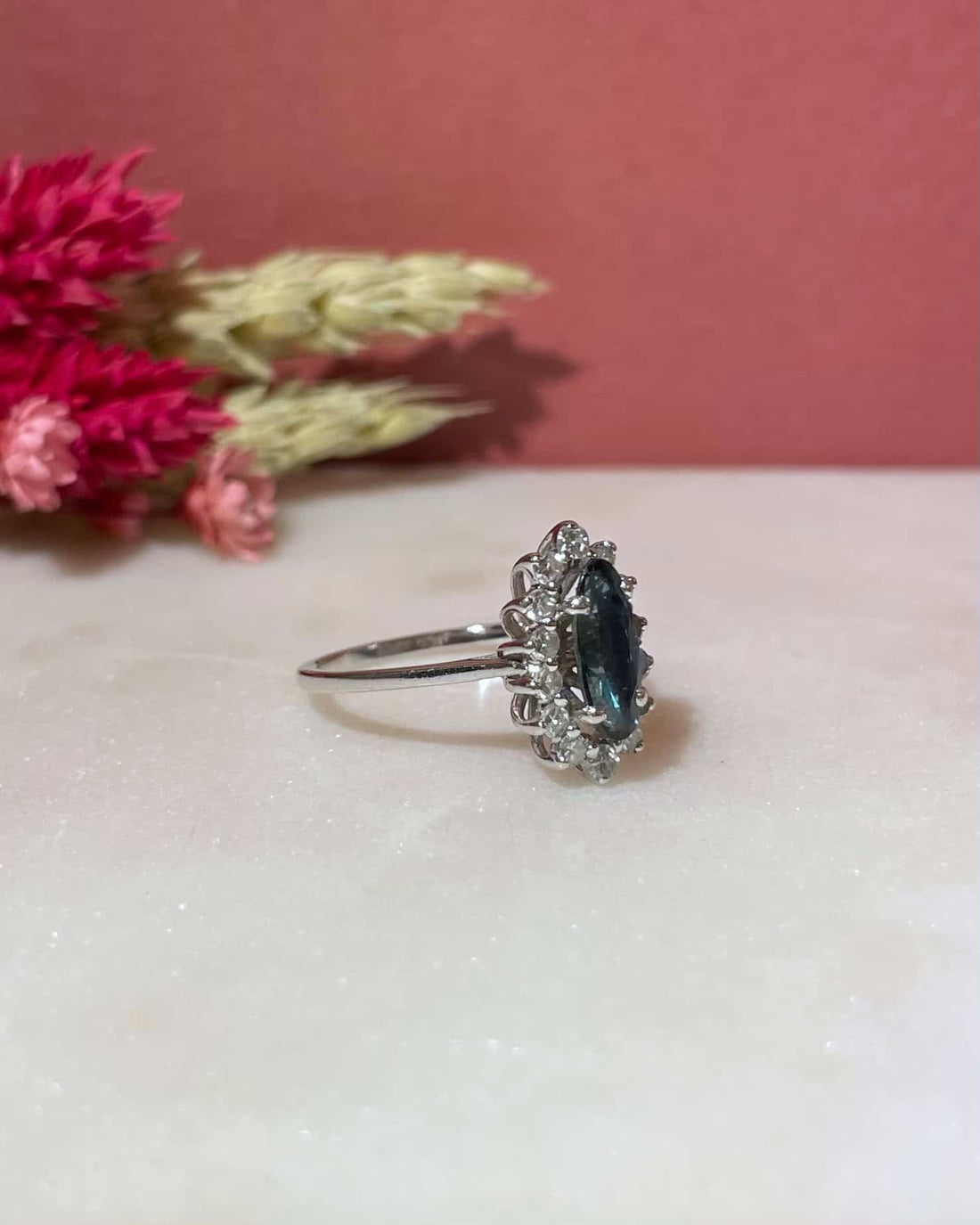 Bague Marguerite Saphir 0.80 carat &amp; Diamants &quot;Sallia&quot;