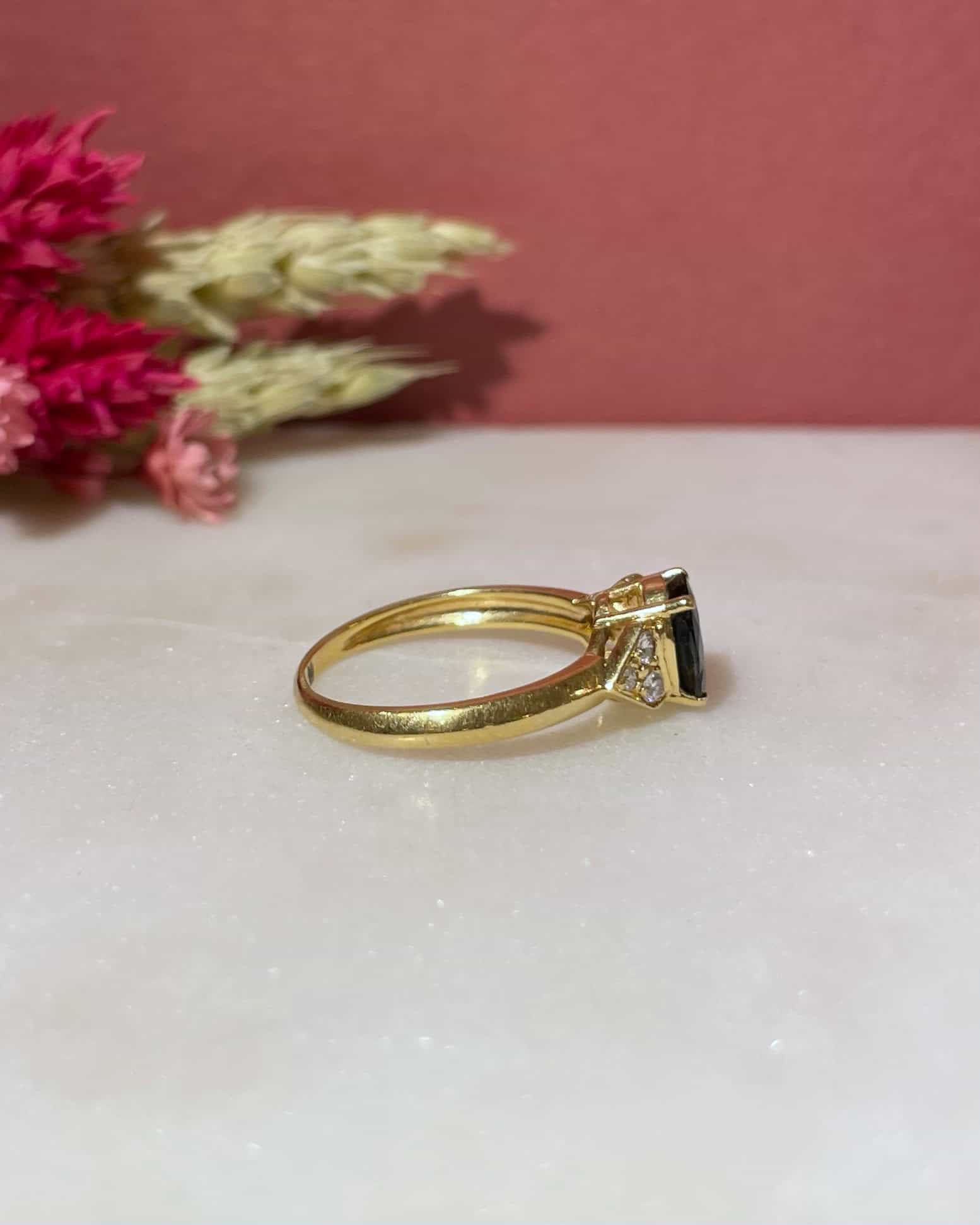 Bague Trilogie Saphir 1.30 carat &amp; Diamants "Tayla" - Elliade Paris