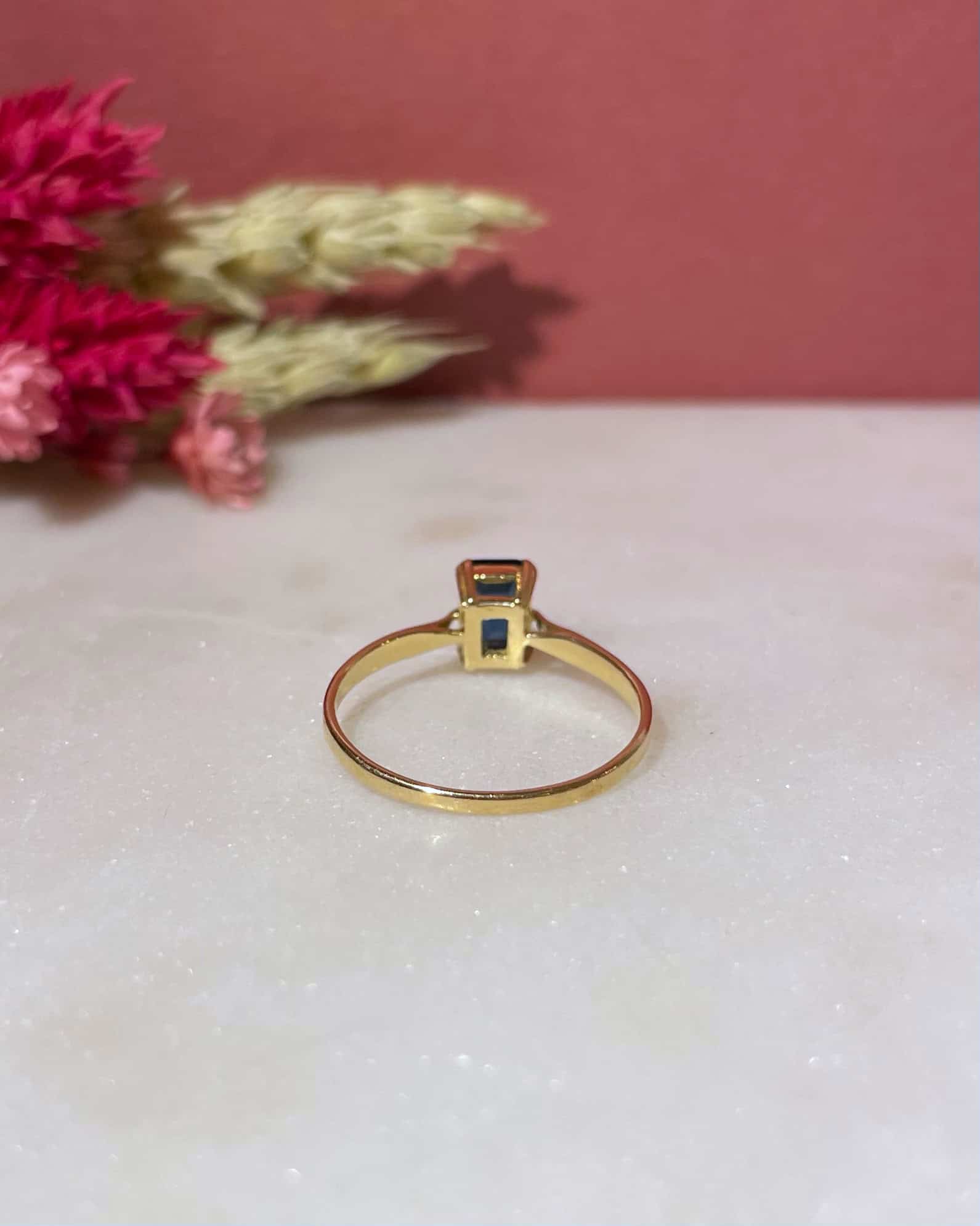 Anillo solitario de zafiro de 0,65 quilates "Théoline"