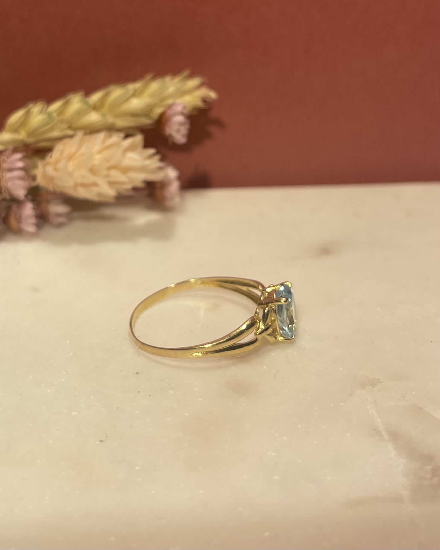 Anillo solitario de topacio "Romy" de 1,40 quilates