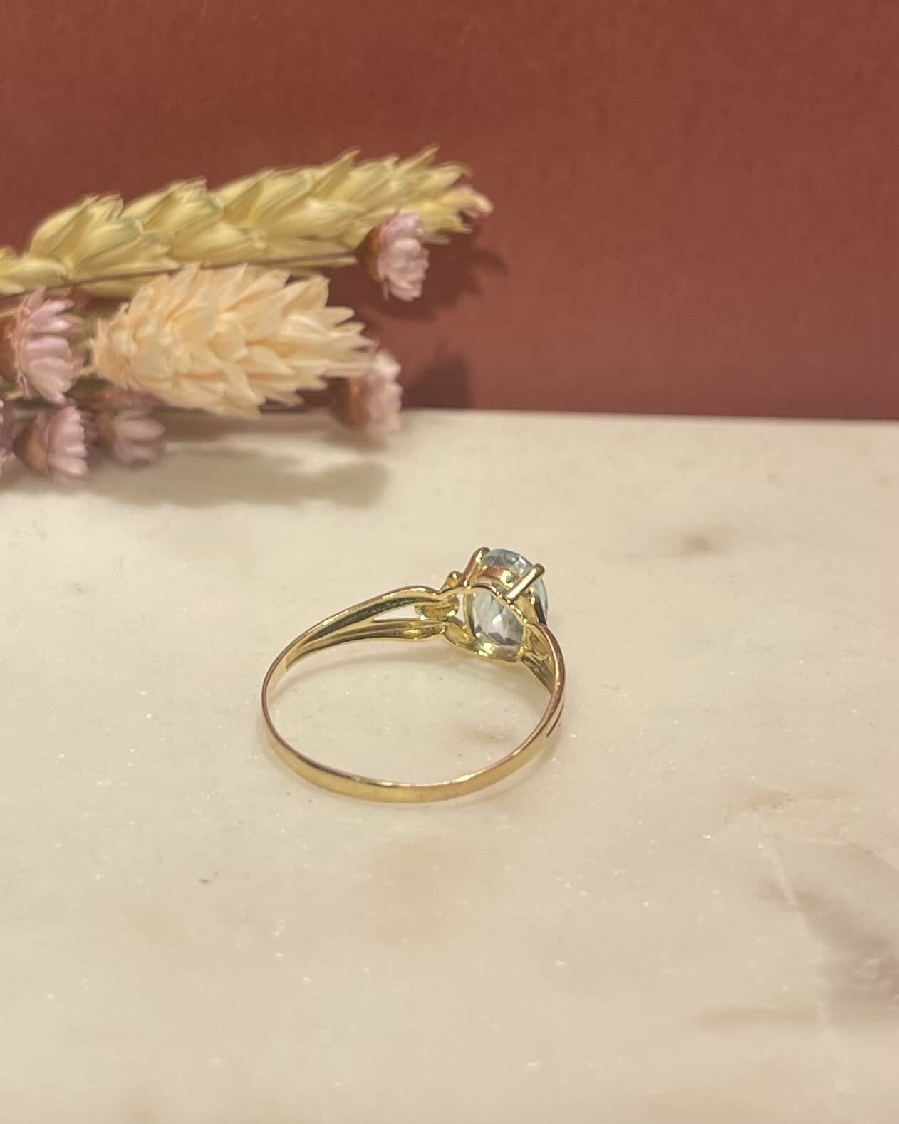 Anillo solitario de topacio "Romy" de 1,40 quilates