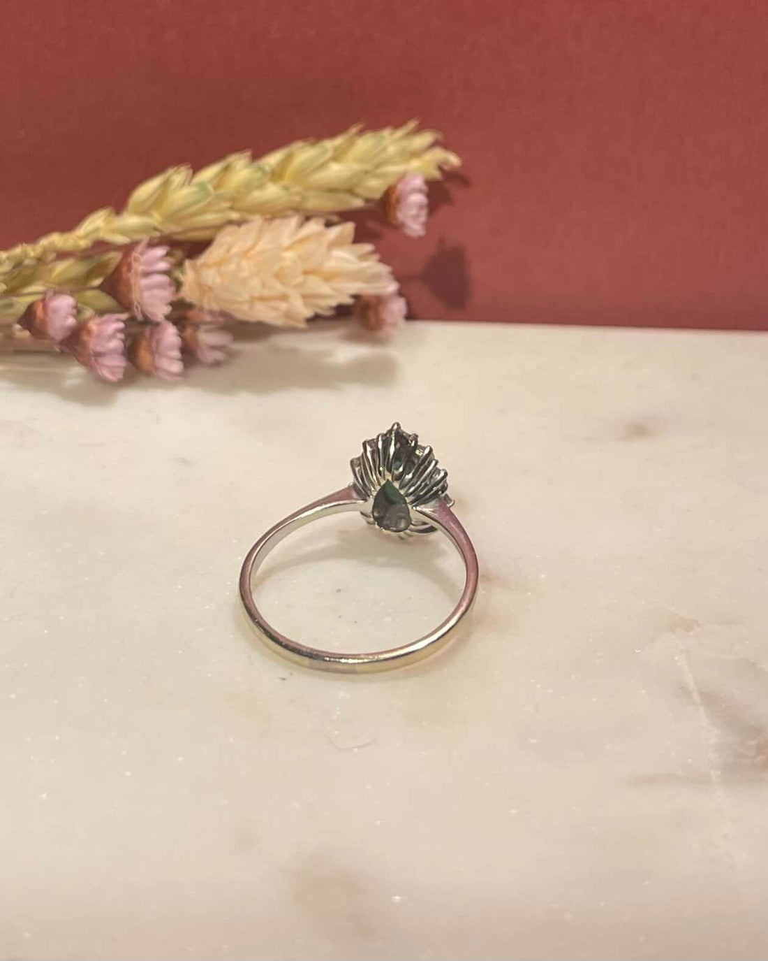 Bague Marguerite Émeraude 0.90 carat &amp; Diamants &quot;Péria&quot;