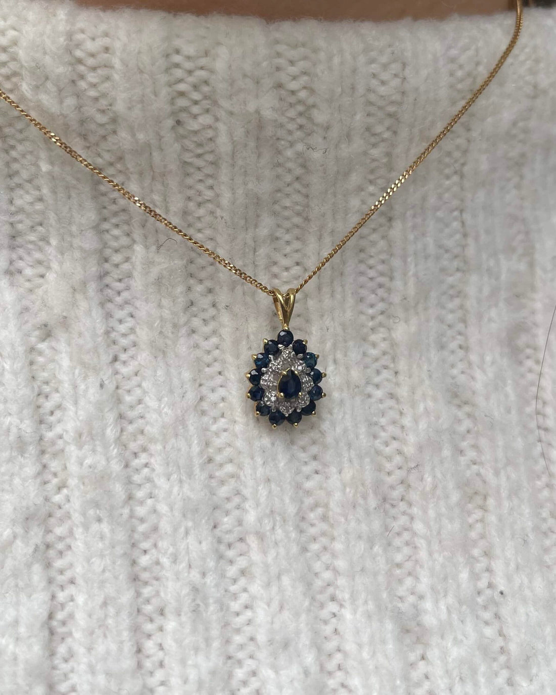 Pendentif Goutte Marguerite Saphirs &amp; Diamants &quot;Alya&quot;